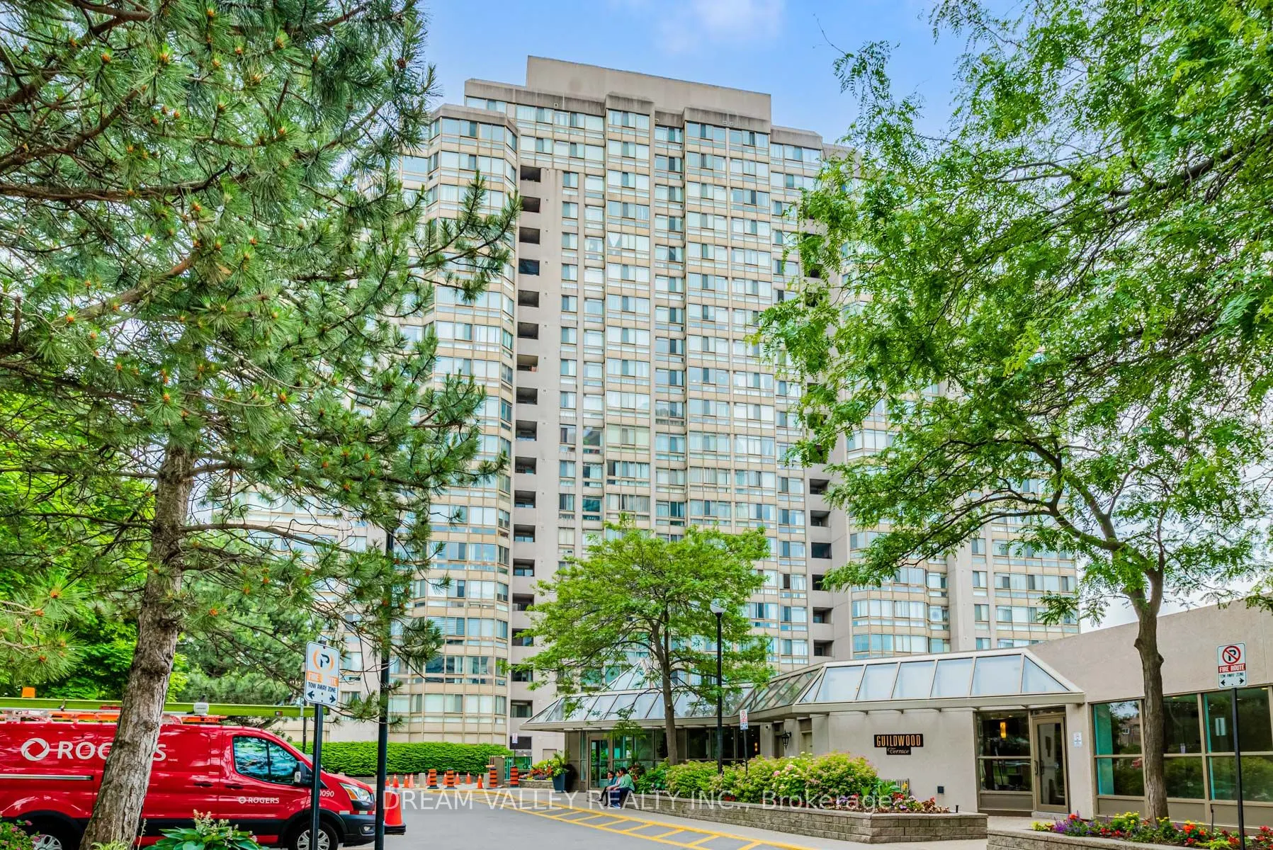 3233 Eglinton Avenue E, #1107