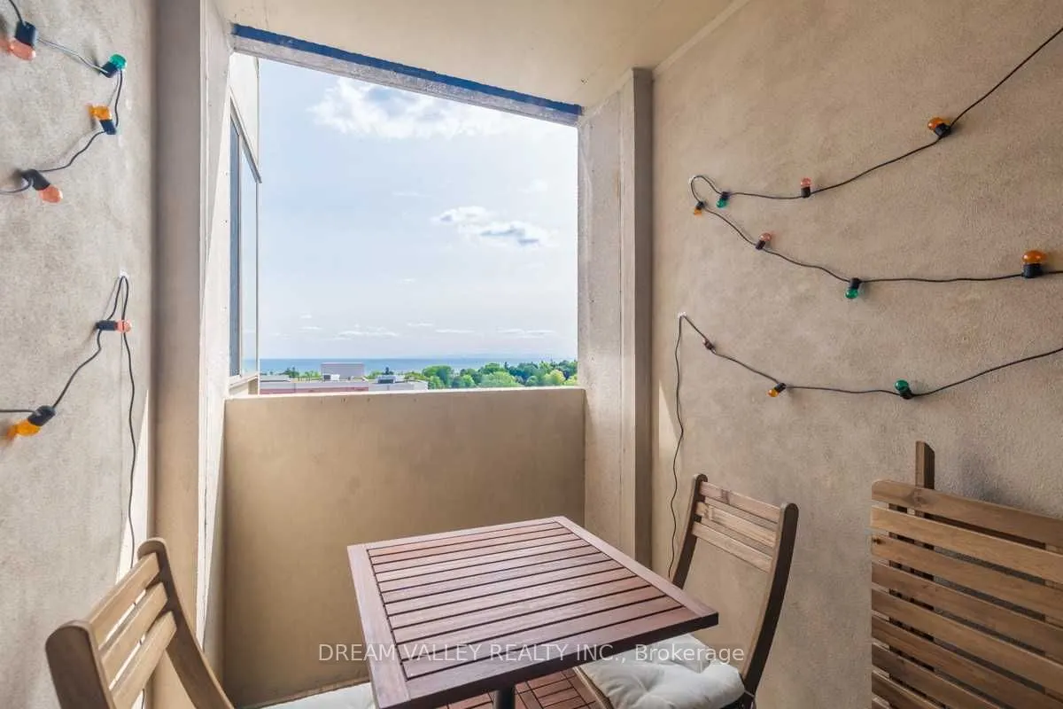 3233 Eglinton Avenue E, #1107