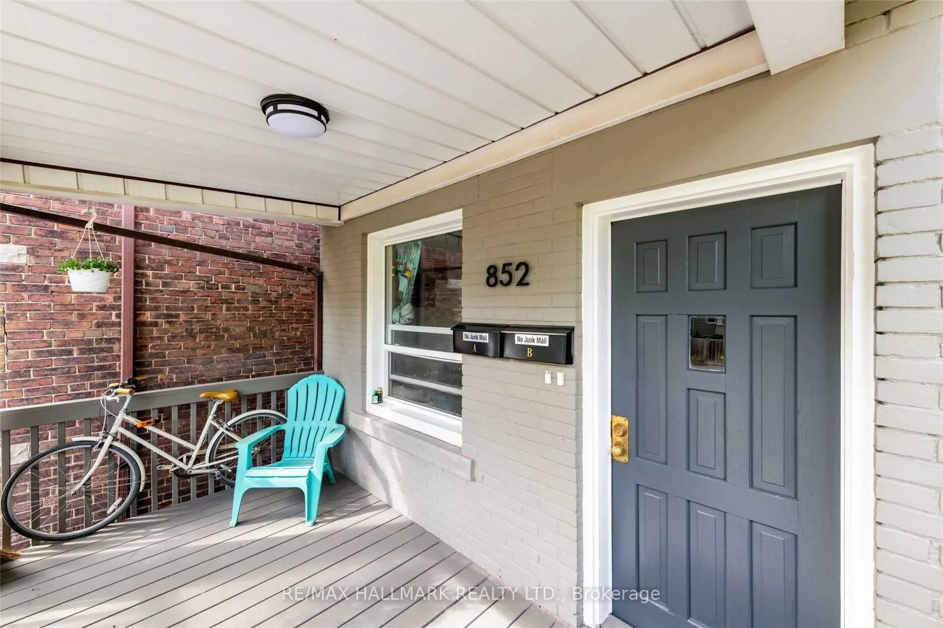 852 Carlaw Avenue