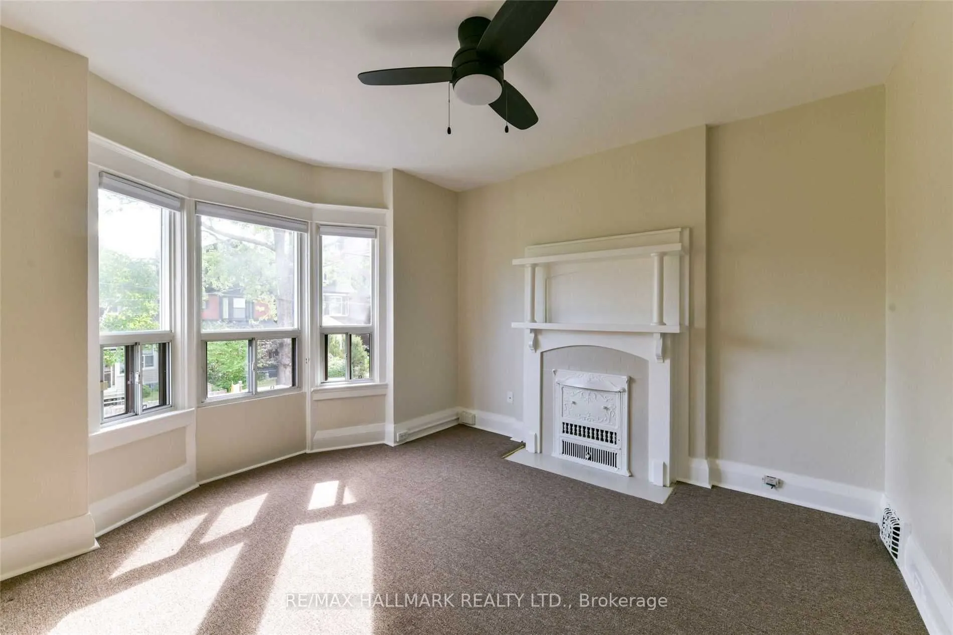 852 Carlaw Avenue