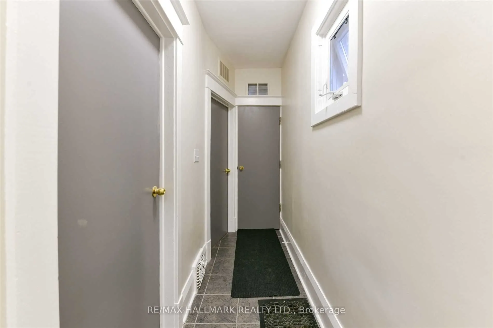 852 Carlaw Avenue