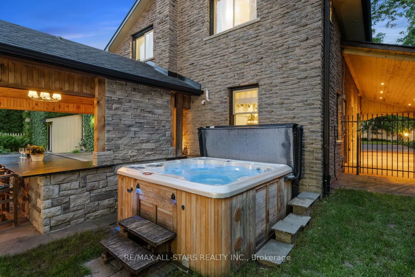258 Cochrane Street