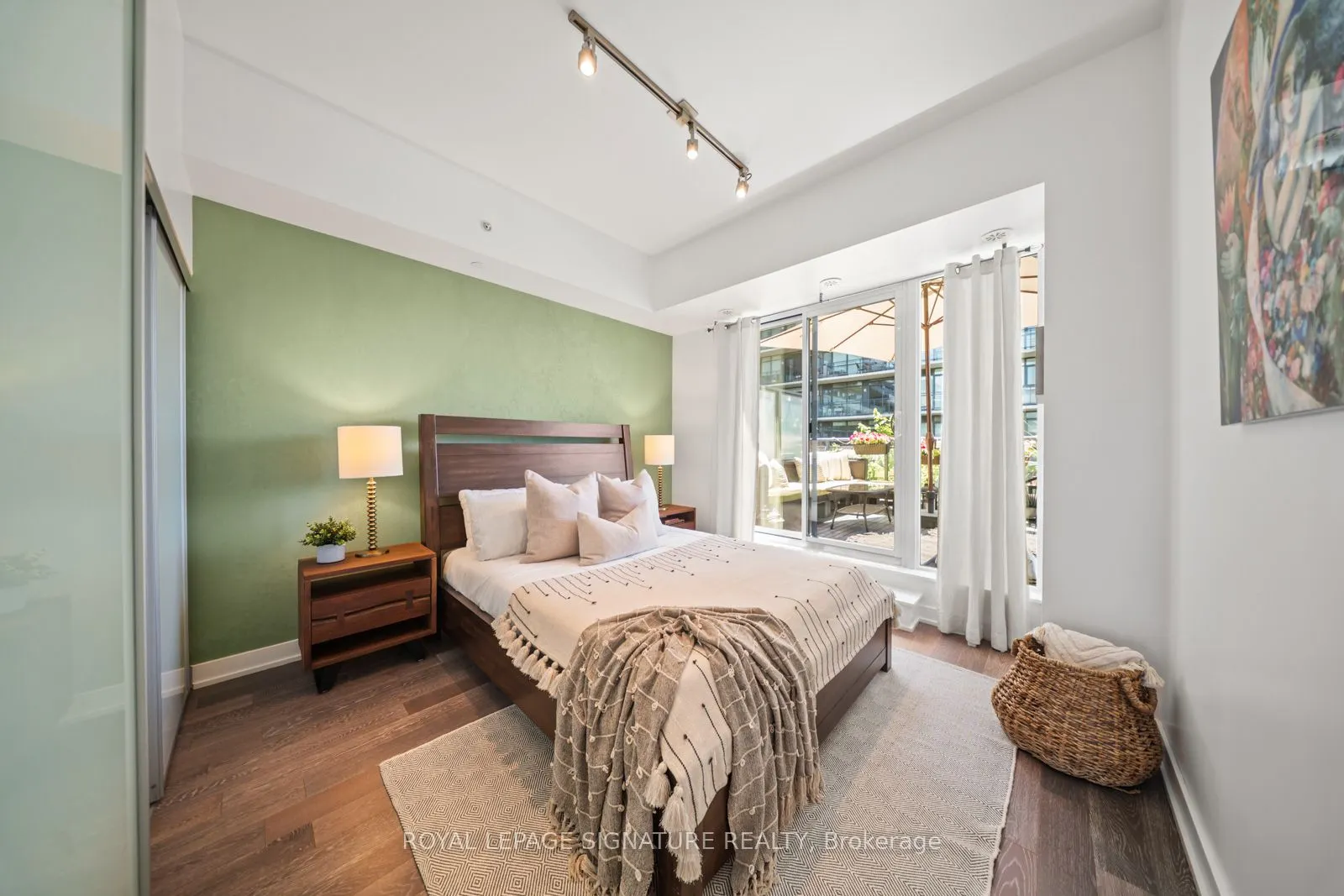 1190 Dundas Street E, #331