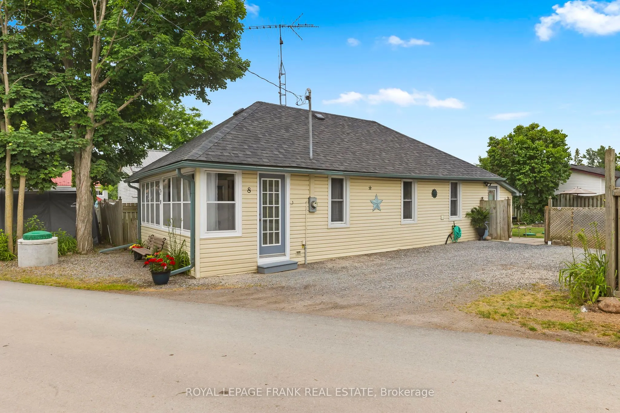 8 Angle Street