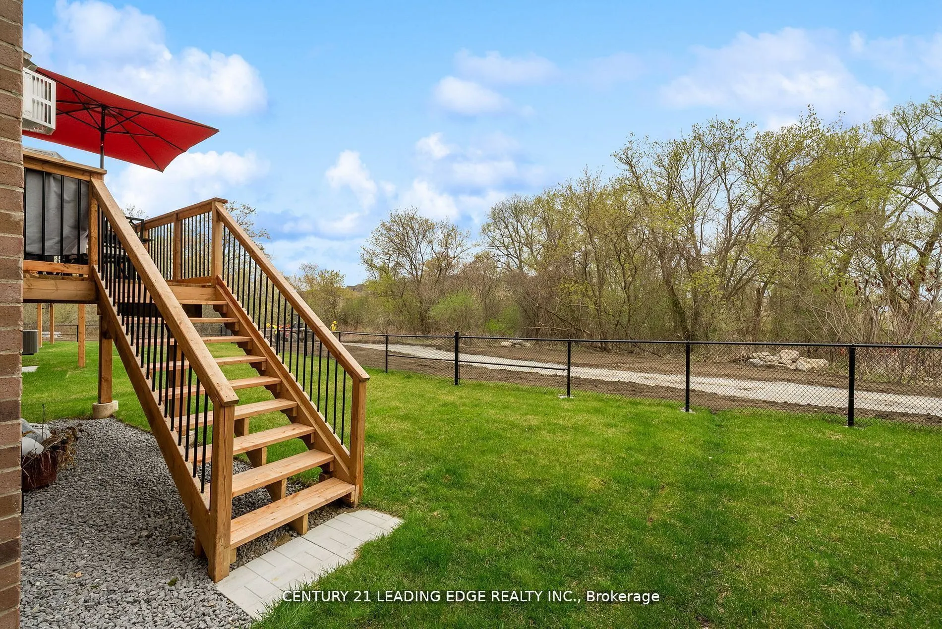 89 Deer Ridge Crescent
