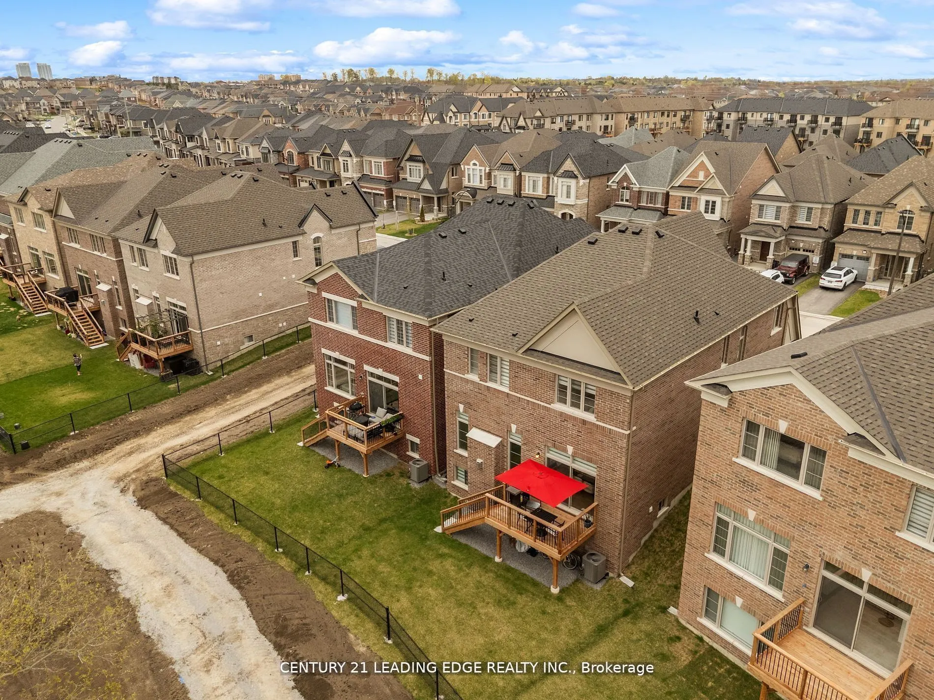 89 Deer Ridge Crescent