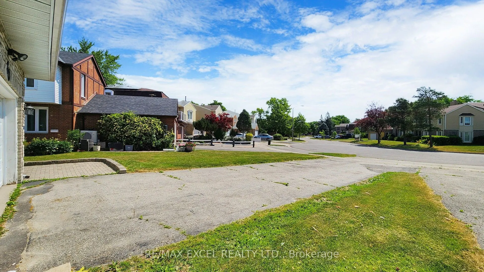 80 Eagleview Crescent