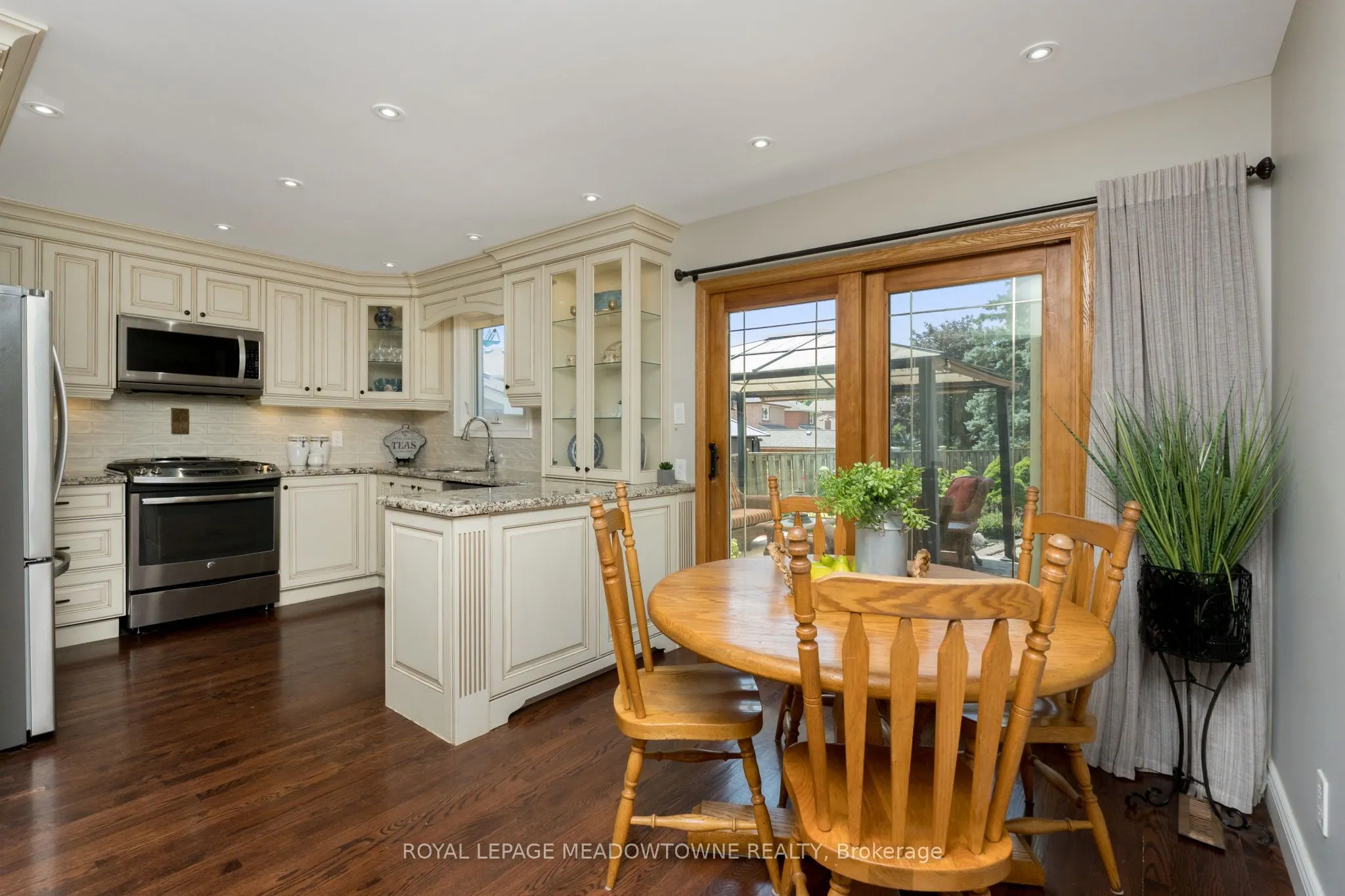 52 Canadian Oaks Drive