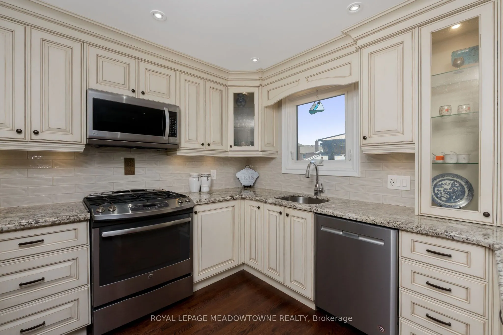 52 Canadian Oaks Drive