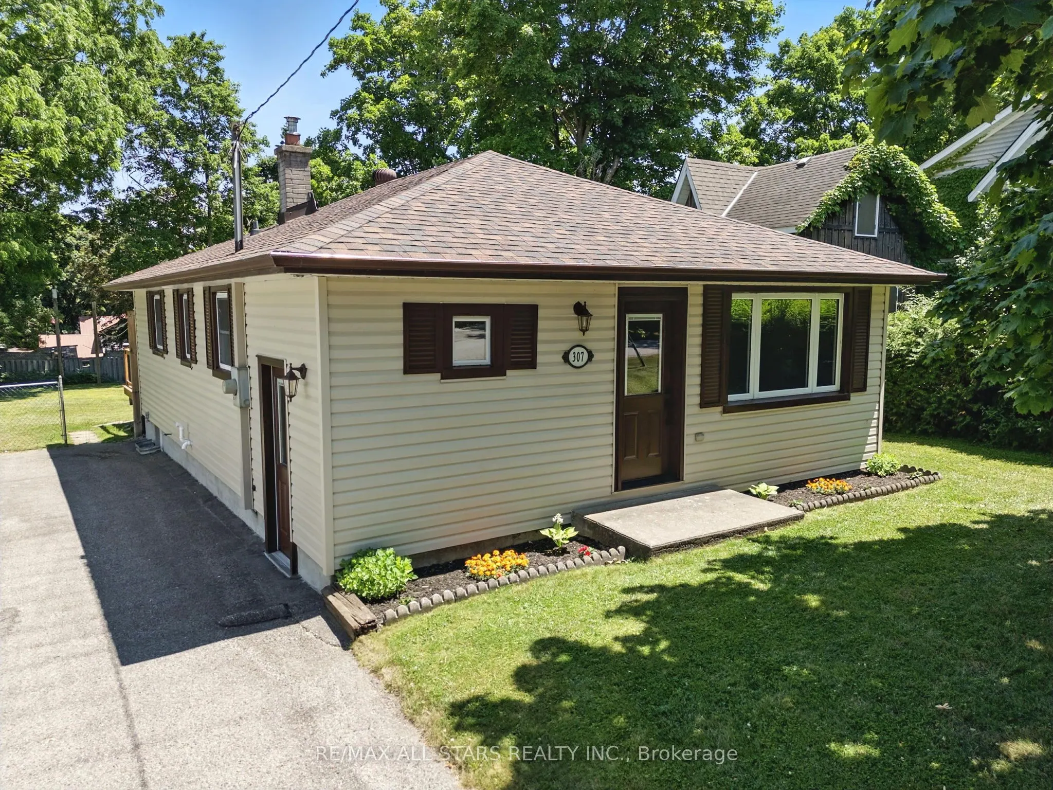 307 Cochrane Street