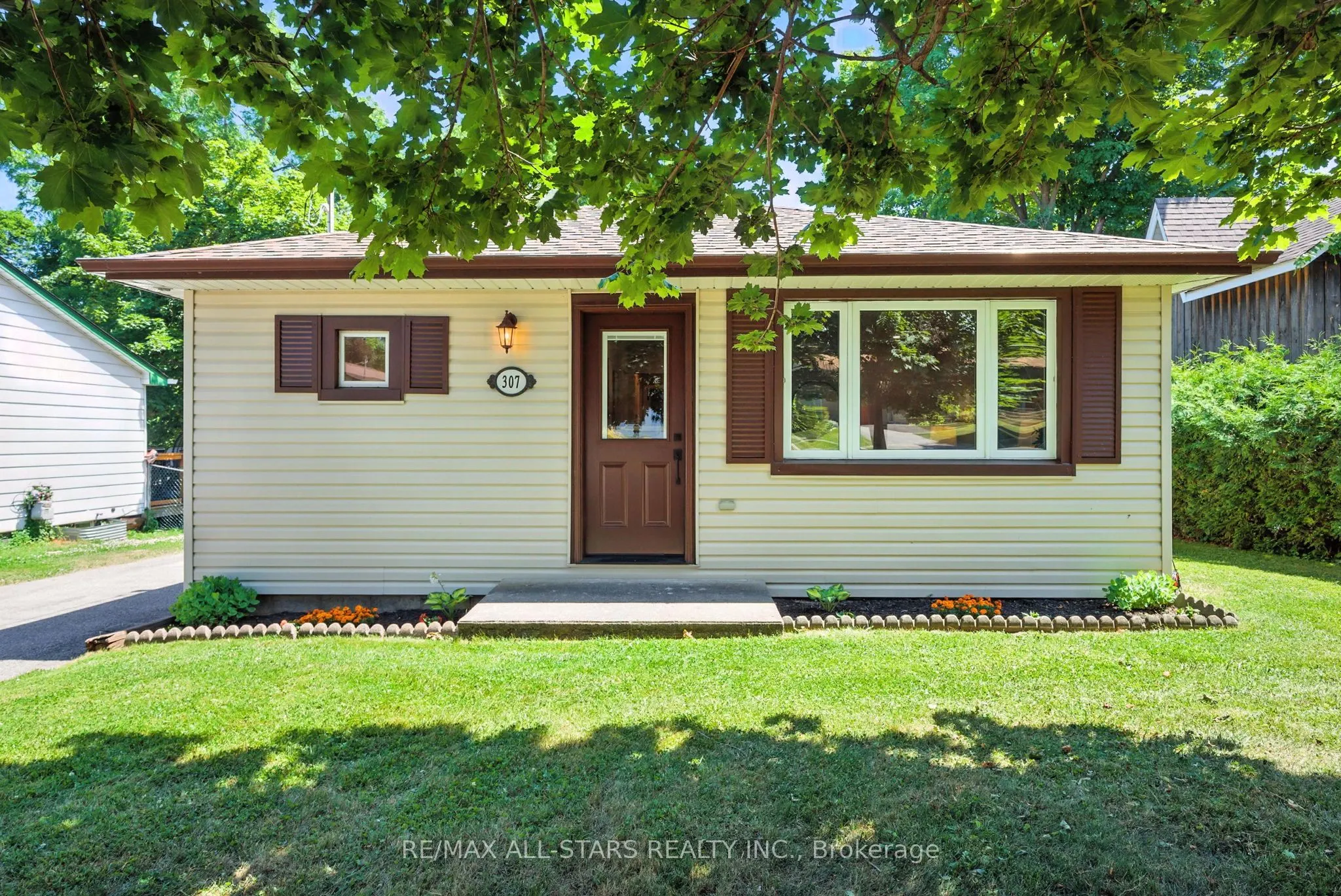 307 Cochrane Street