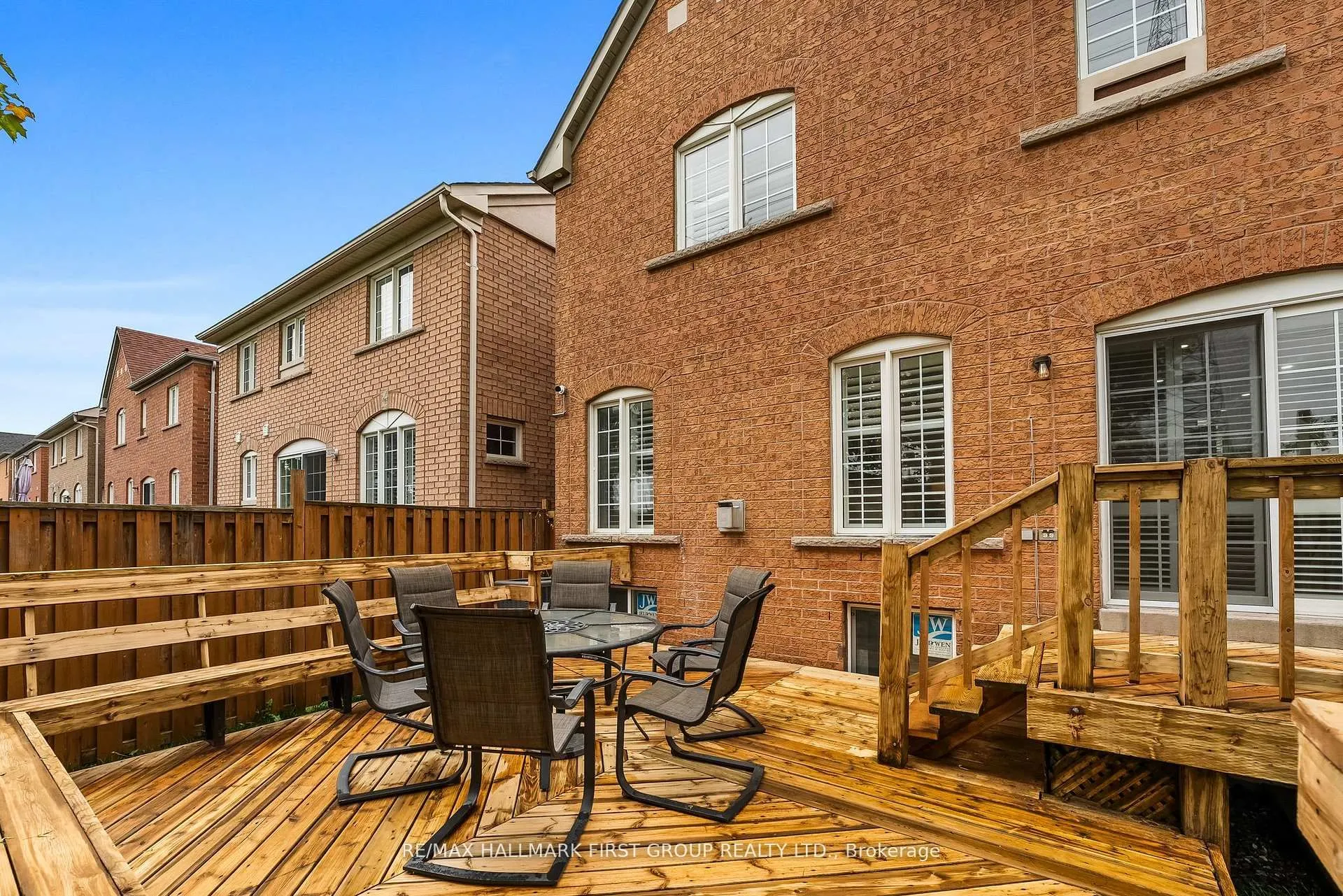24 Grainger Crescent