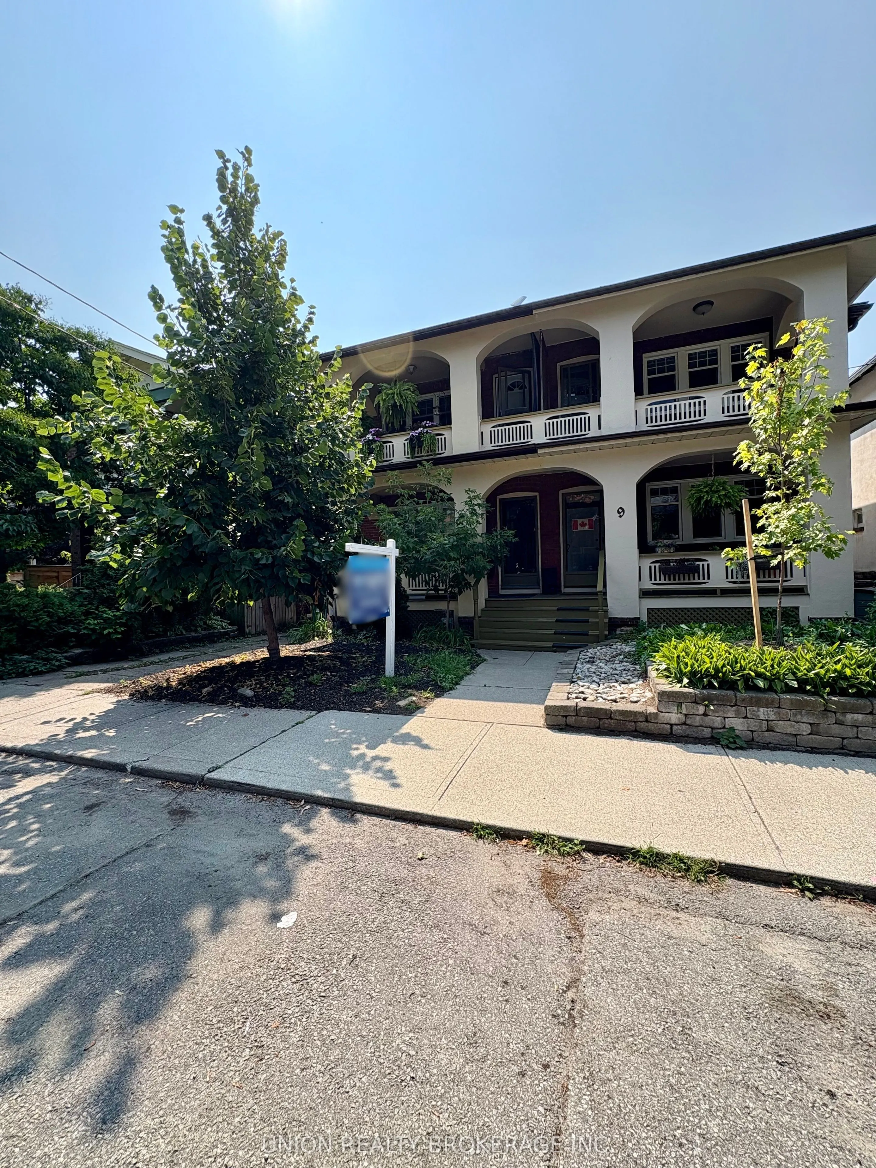 11 Bonfield Avenue