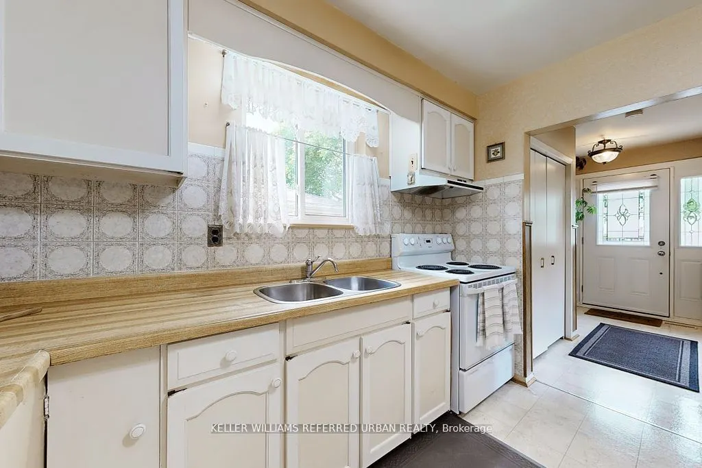 11 Midcroft Drive