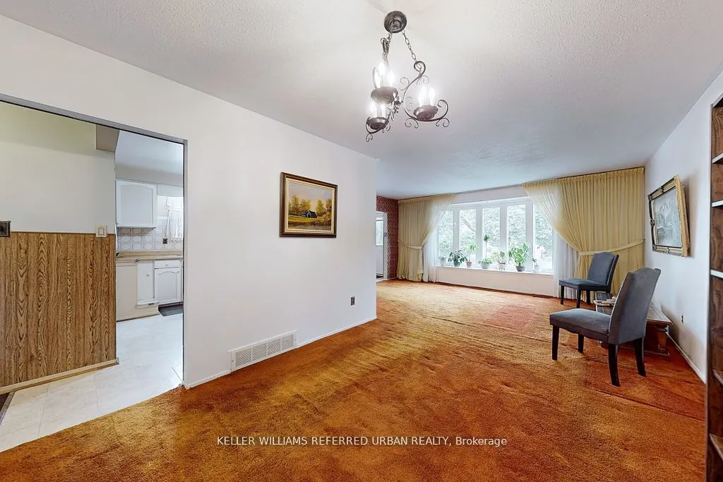 11 Midcroft Drive