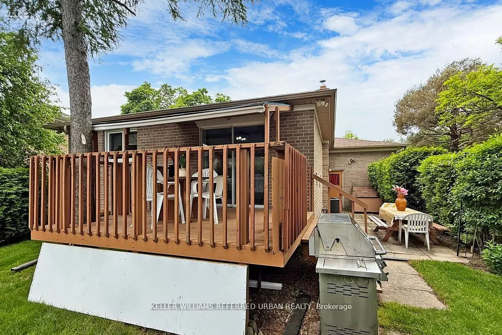11 Midcroft Drive