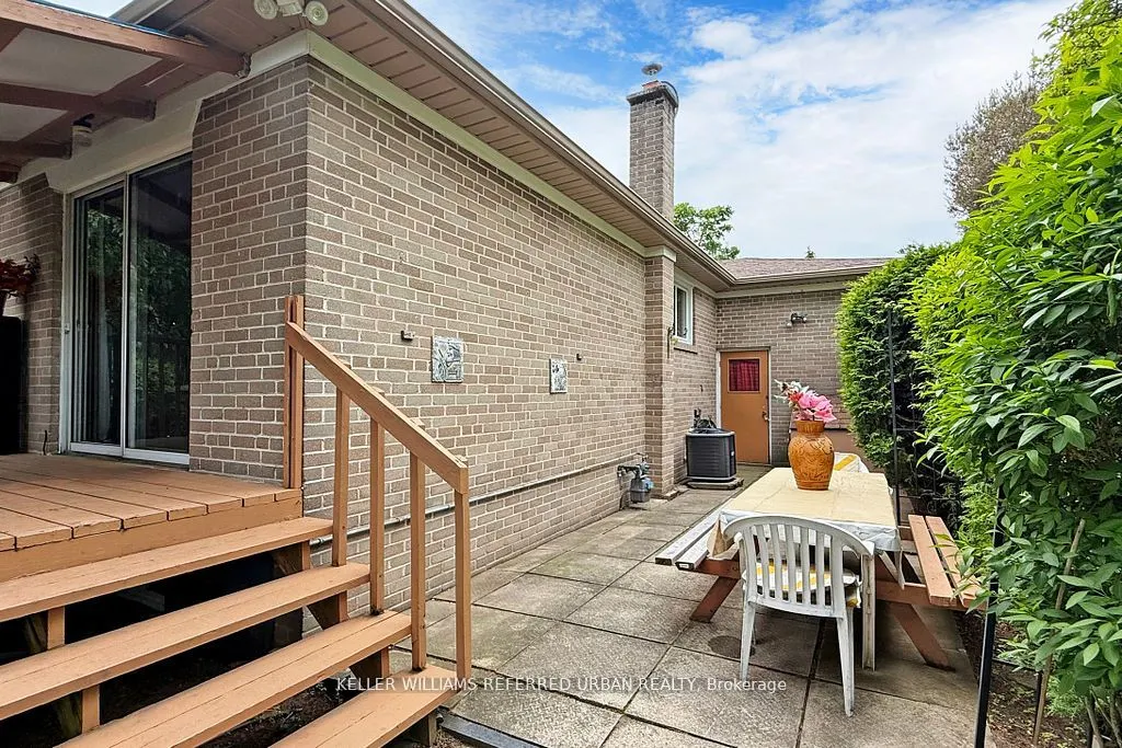 11 Midcroft Drive
