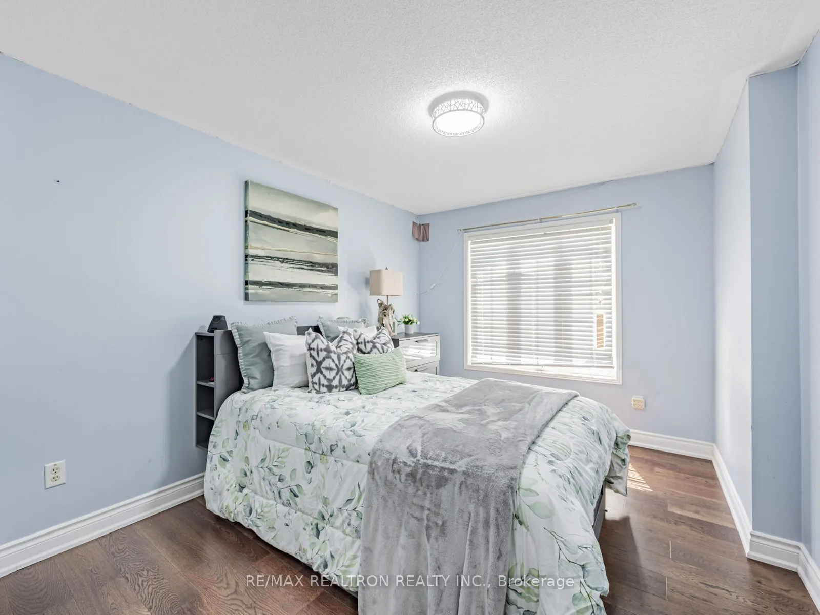 19 Clapperton Drive