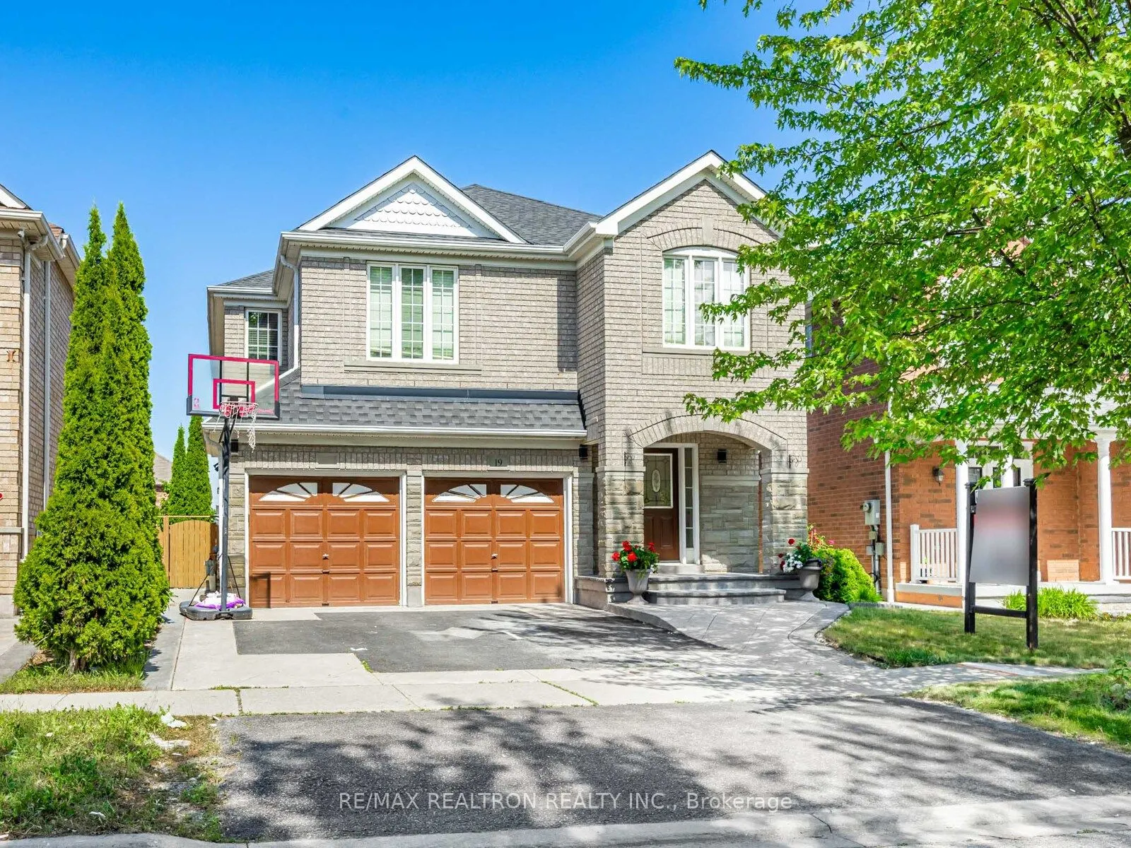 19 Clapperton Drive