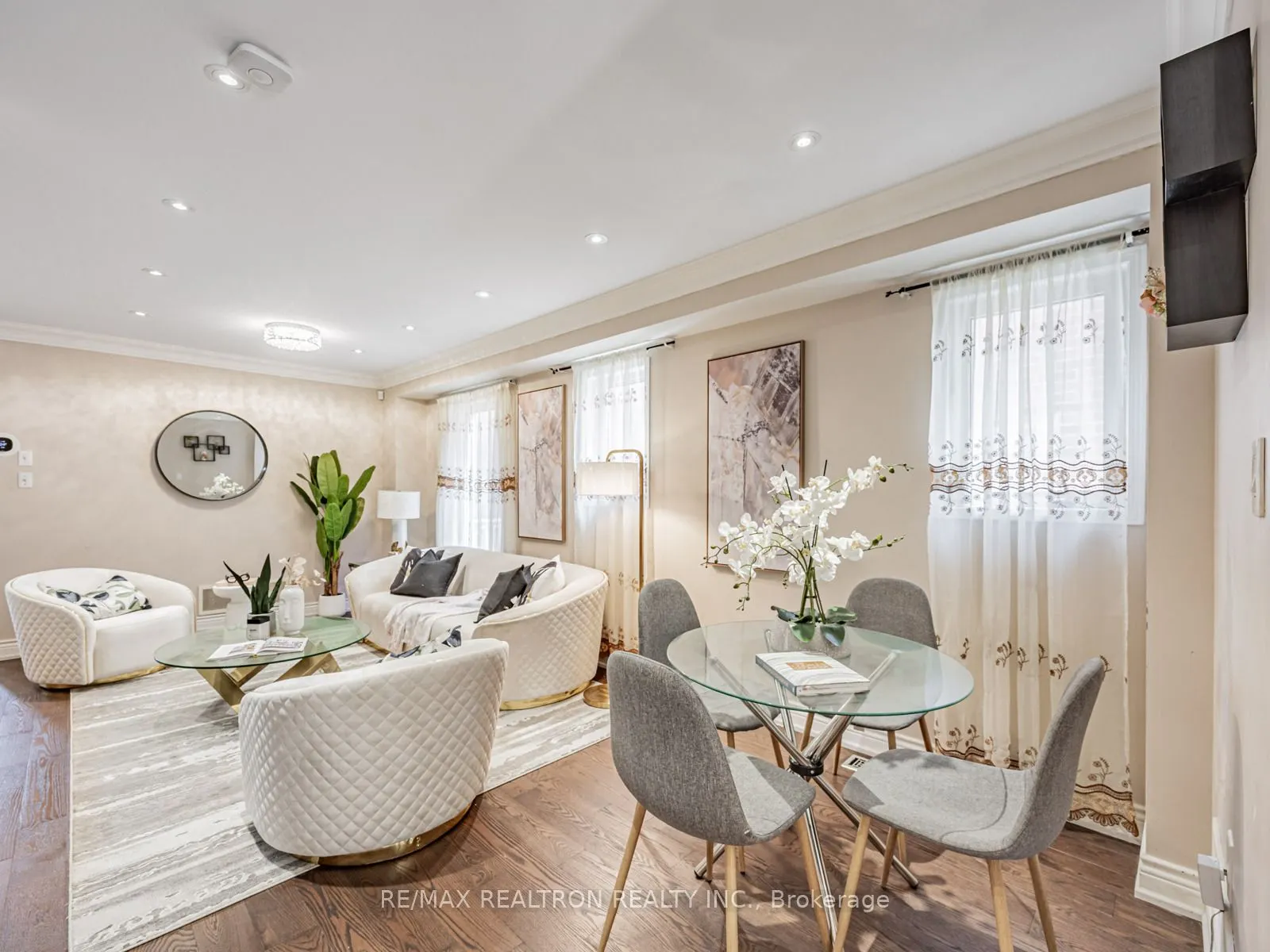 19 Clapperton Drive
