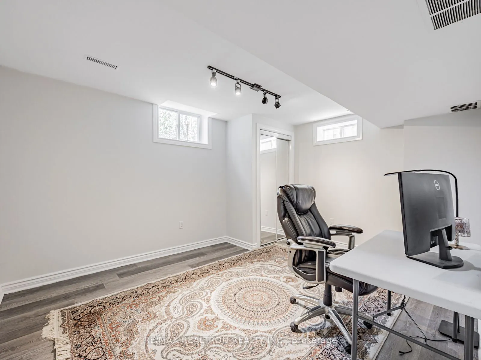 19 Clapperton Drive