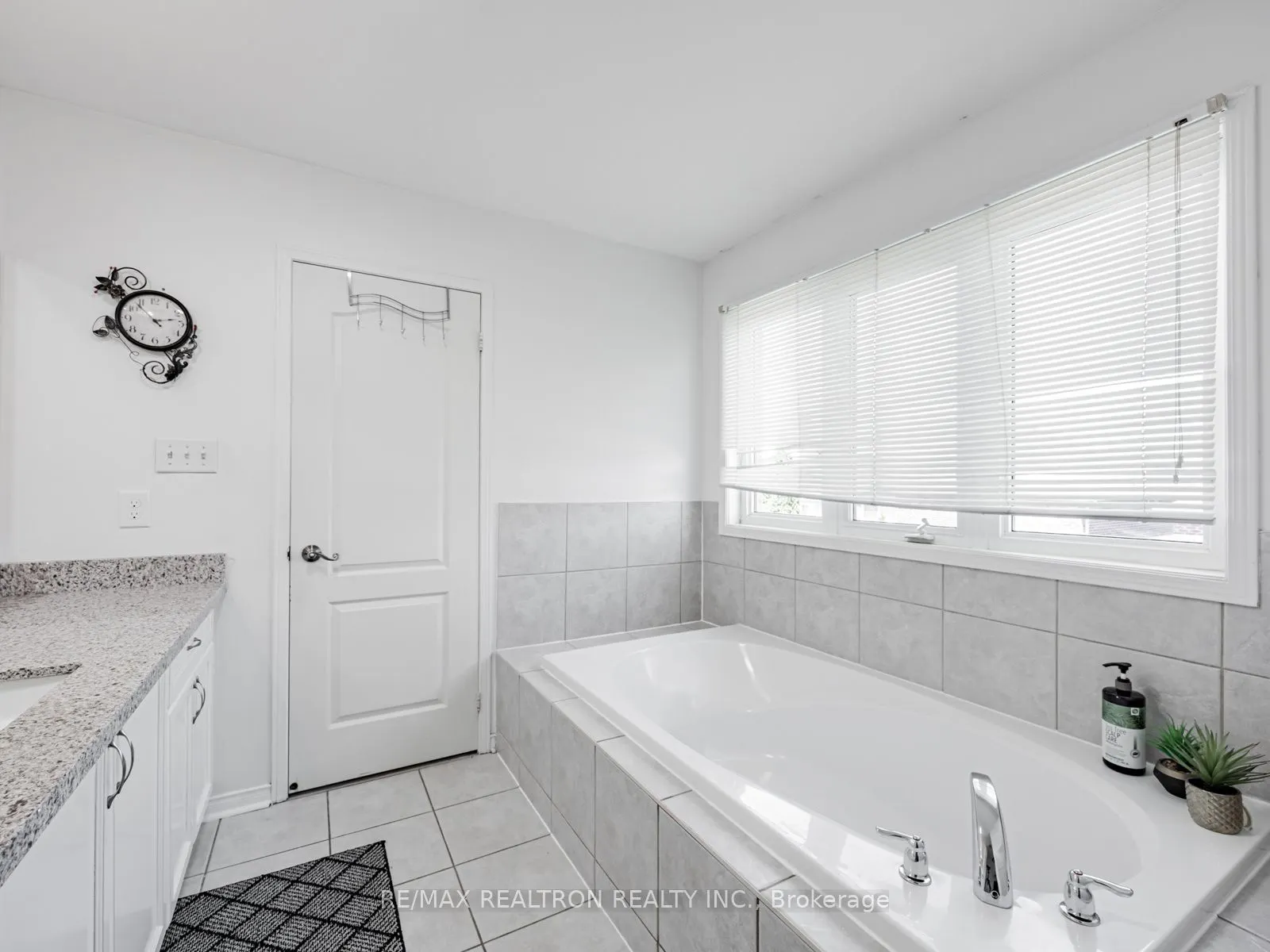 19 Clapperton Drive