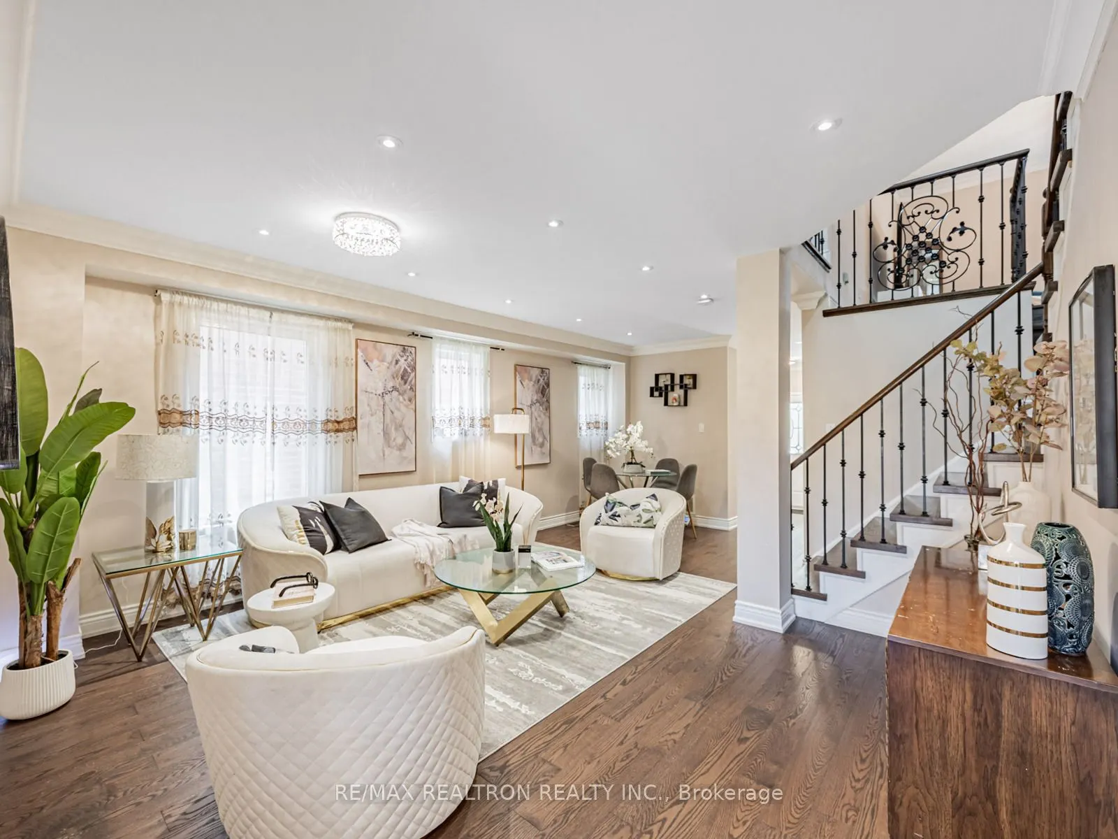 19 Clapperton Drive