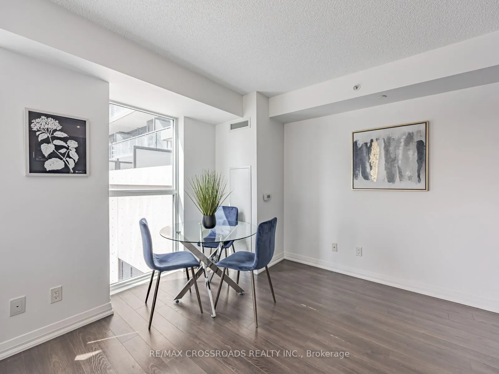 30 Meadowglen Place, #220