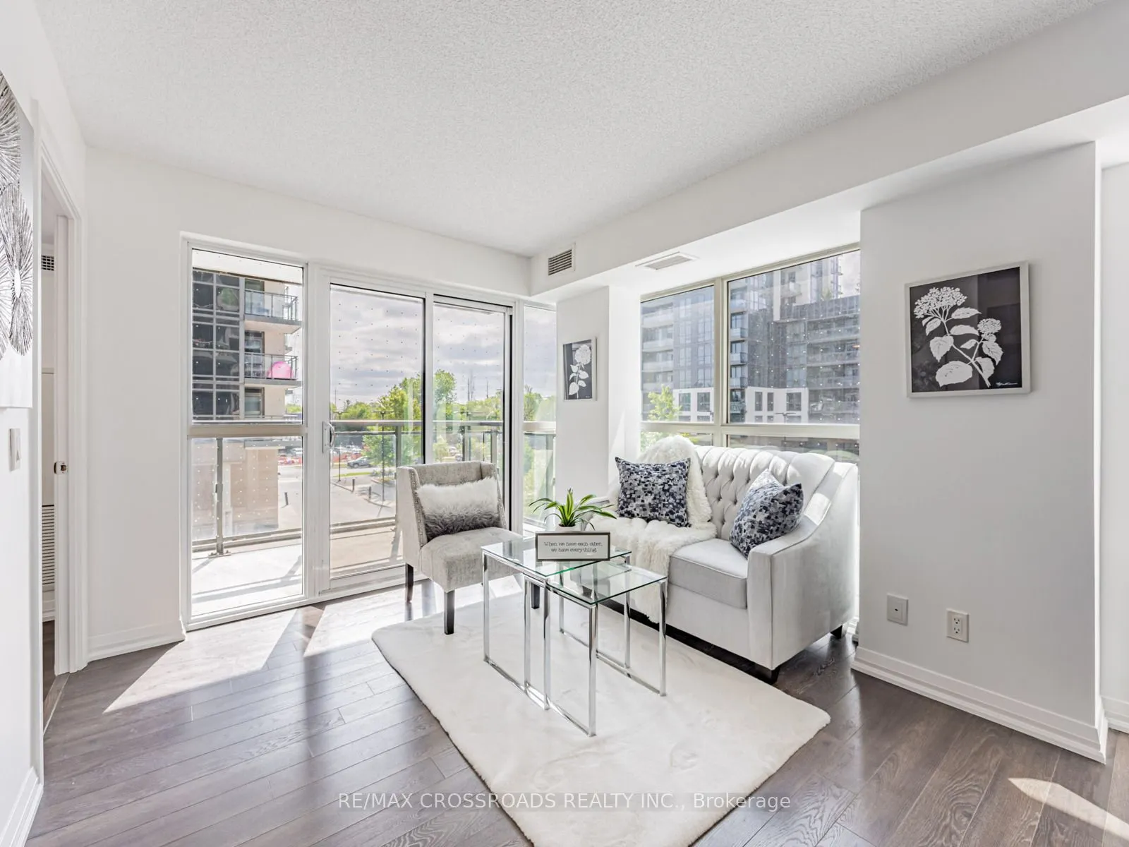 30 Meadowglen Place, #220