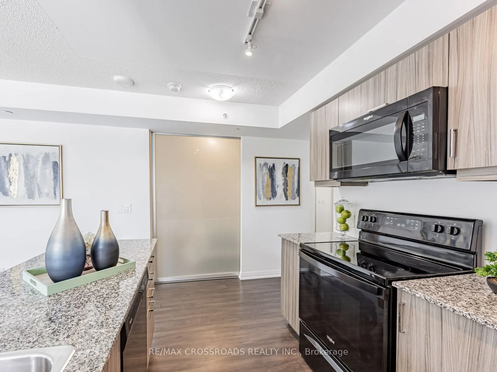 30 Meadowglen Place, #220