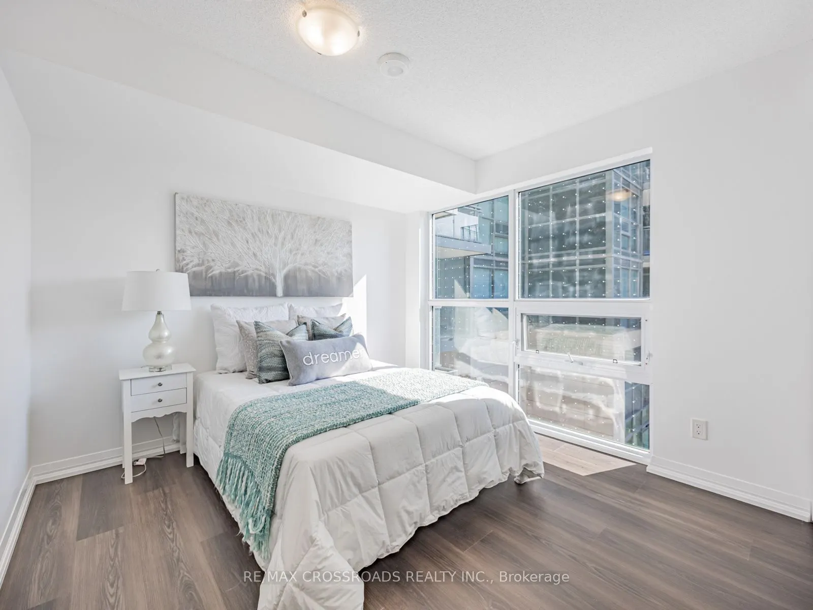 30 Meadowglen Place, #220