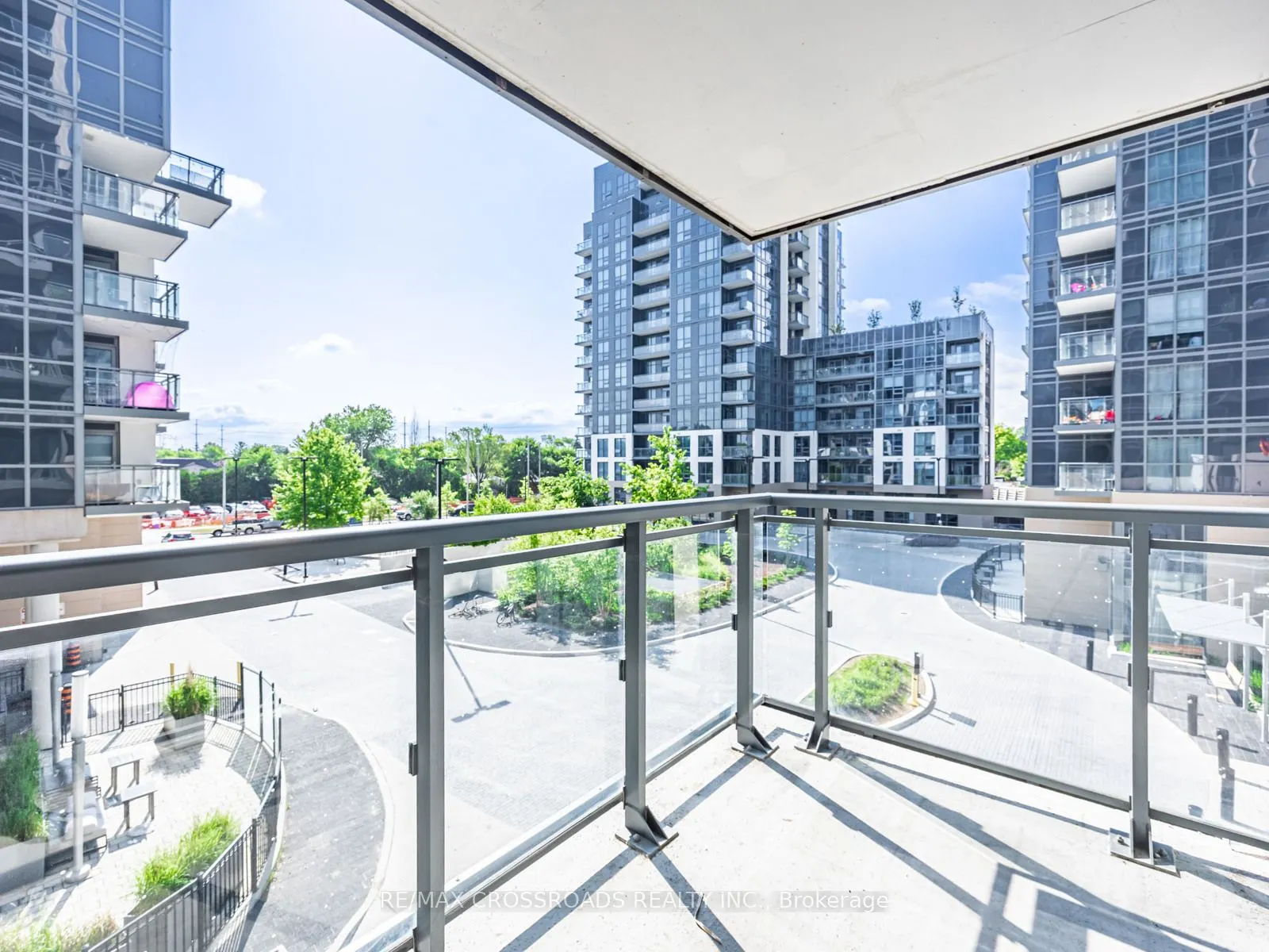 30 Meadowglen Place, #220