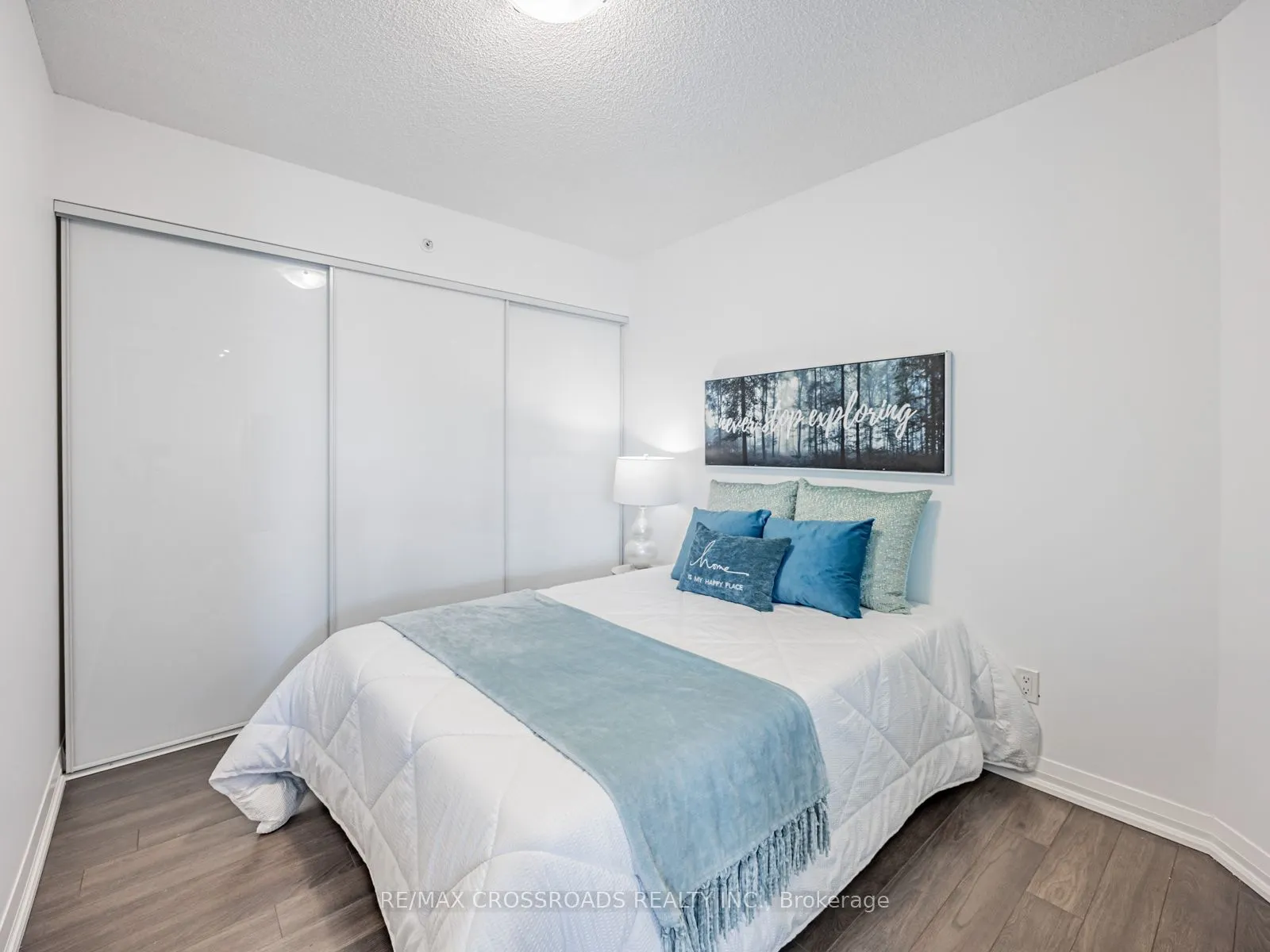 30 Meadowglen Place, #220
