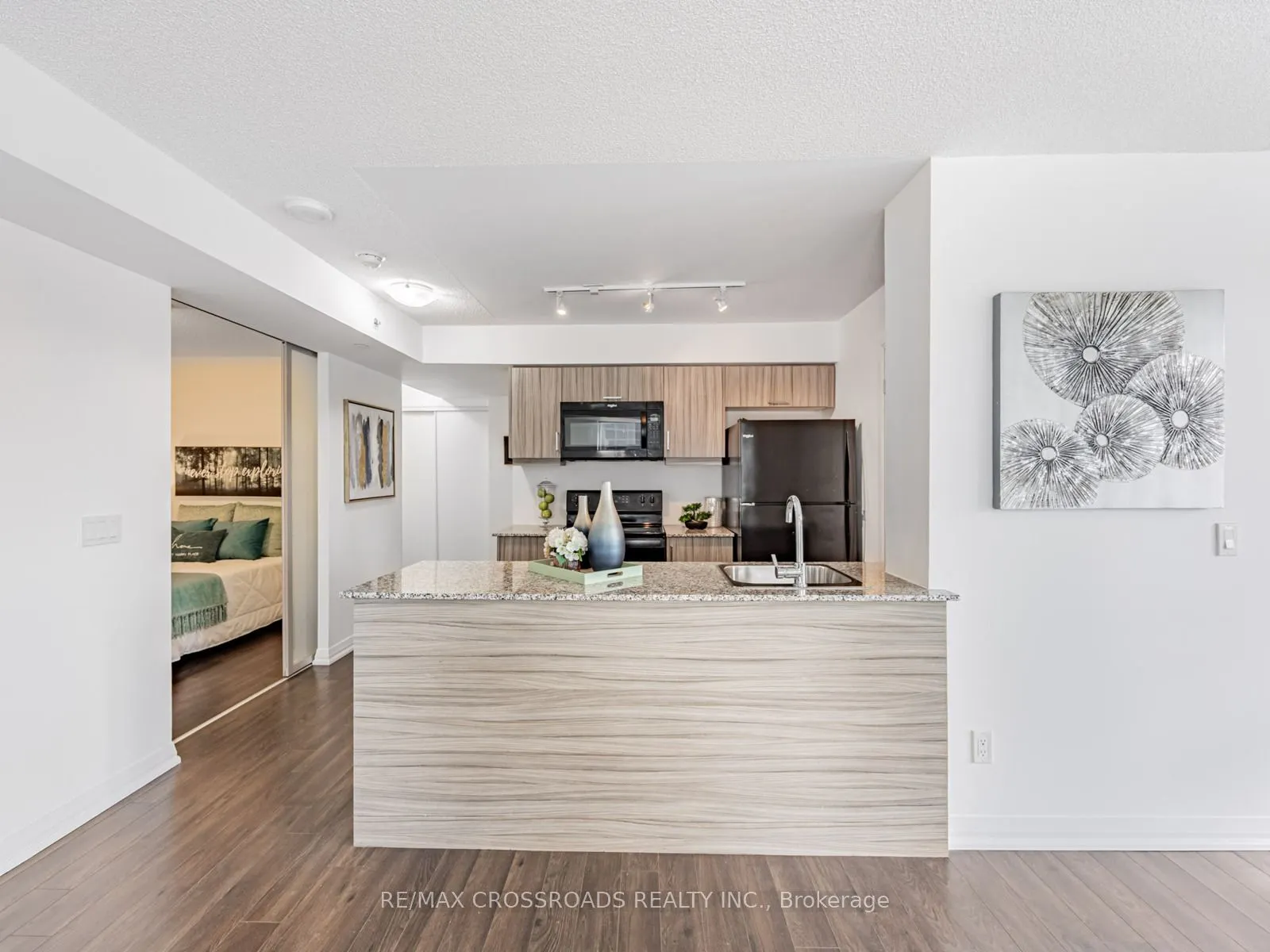 30 Meadowglen Place, #220
