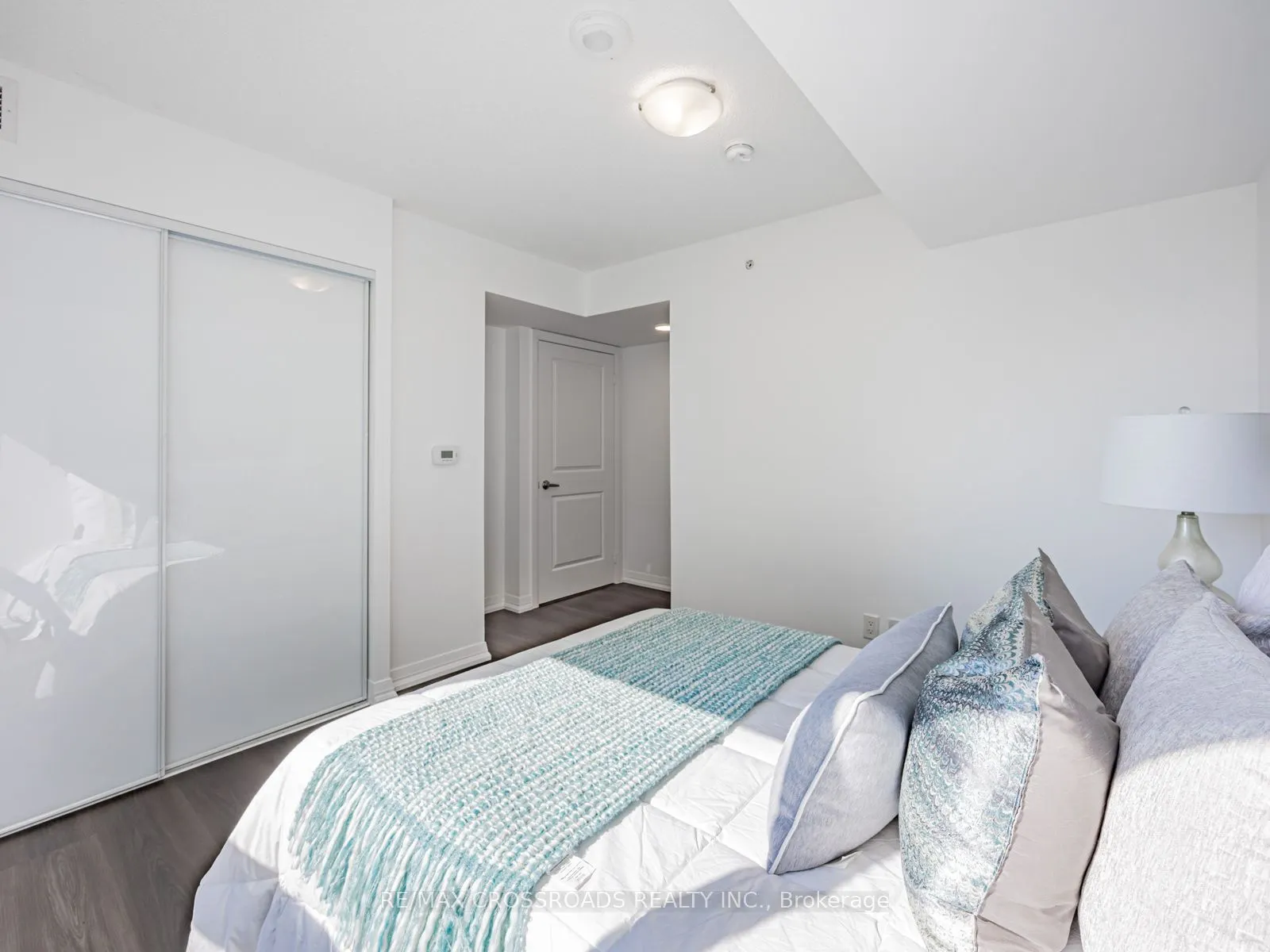 30 Meadowglen Place, #220