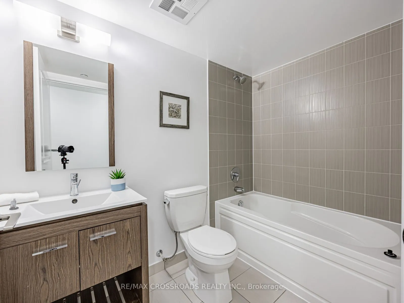 30 Meadowglen Place, #220