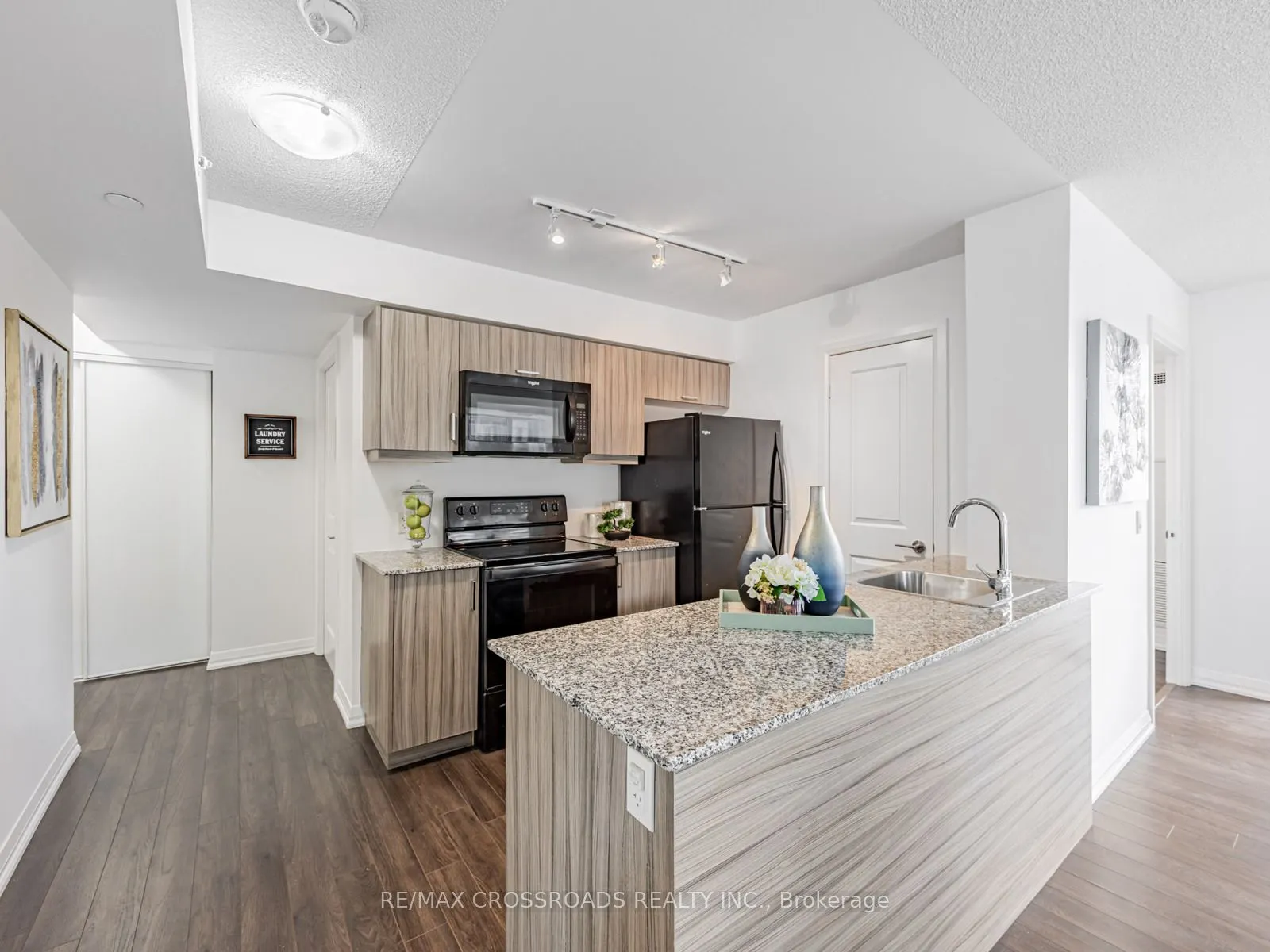 30 Meadowglen Place, #220