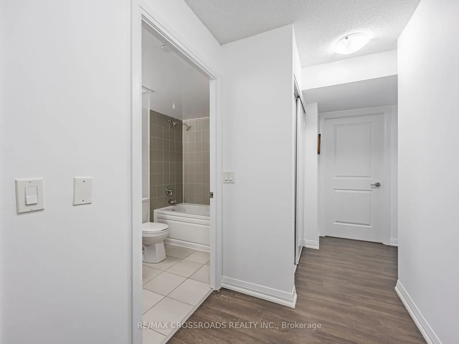 30 Meadowglen Place, #220
