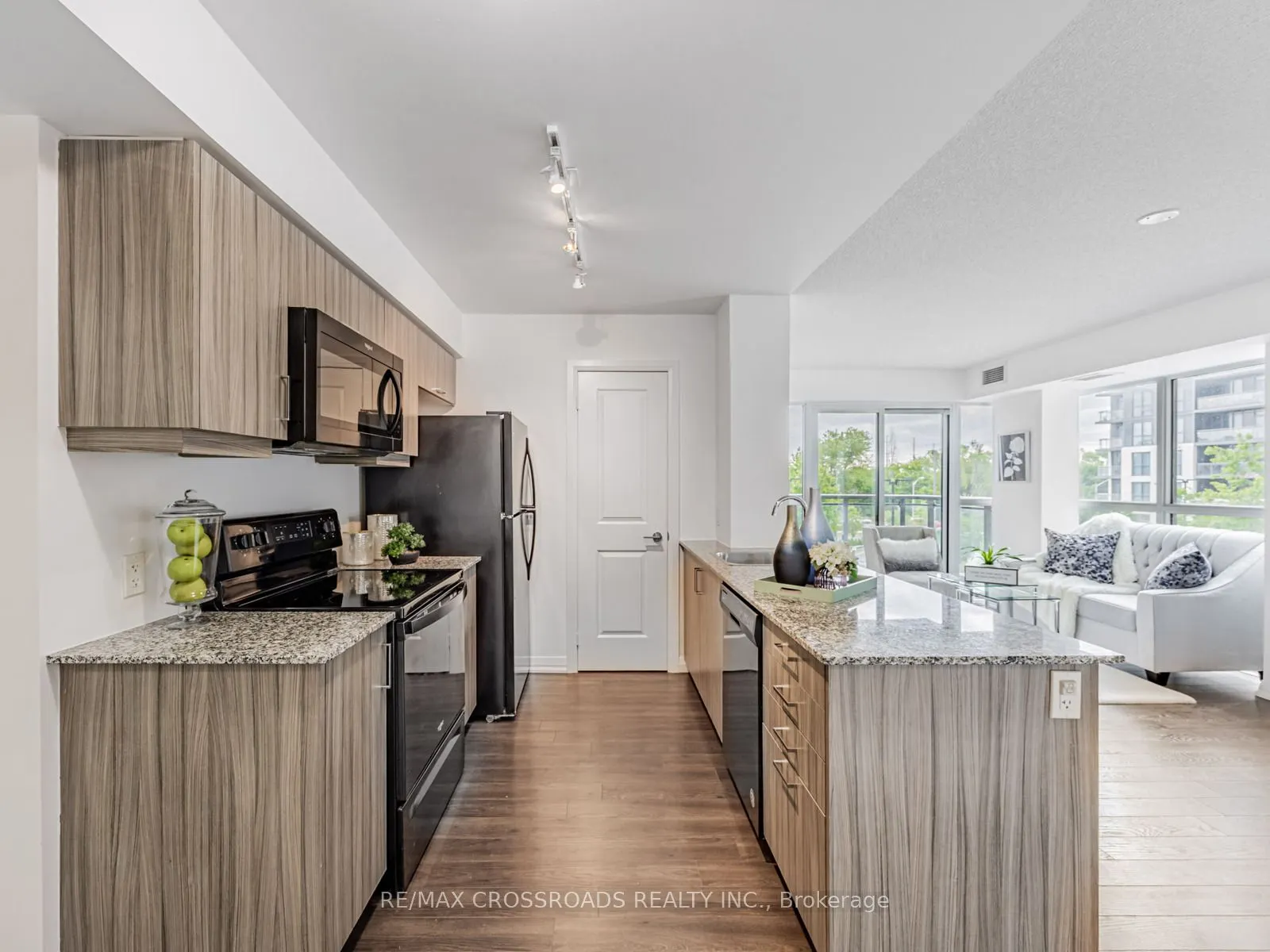 30 Meadowglen Place, #220