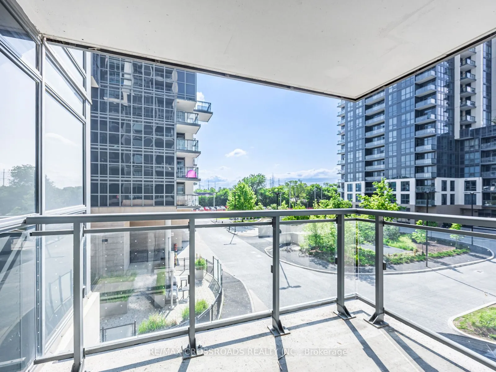 30 Meadowglen Place, #220
