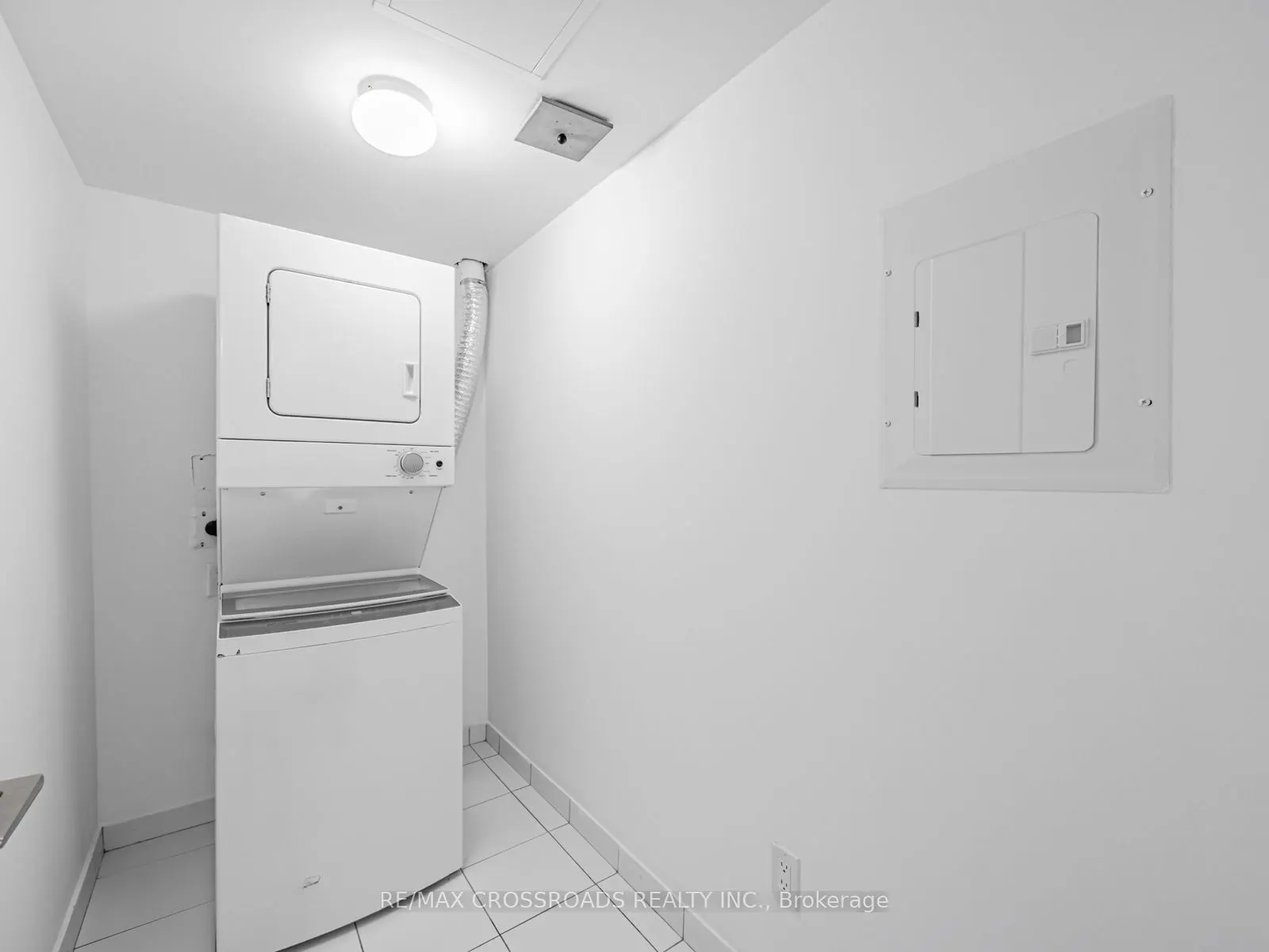 30 Meadowglen Place, #220
