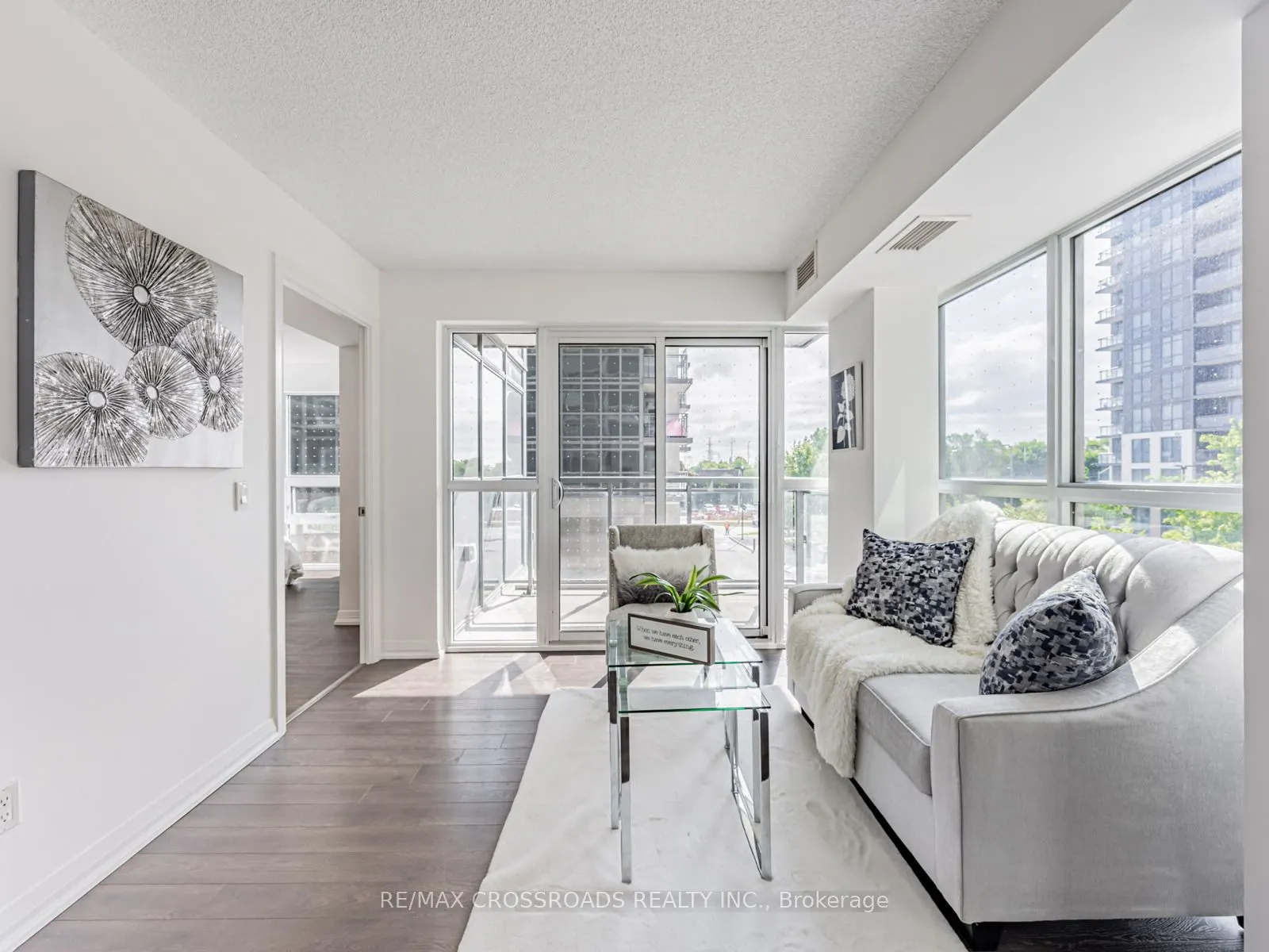30 Meadowglen Place, #220