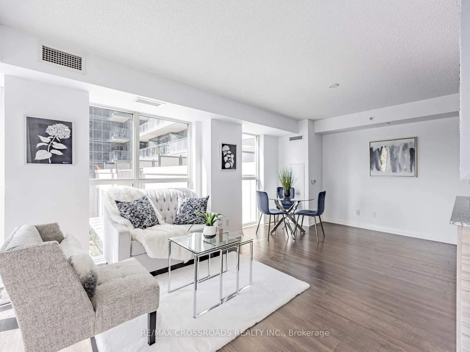 30 Meadowglen Place, #220