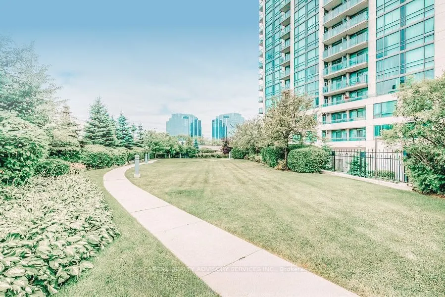 68 Grangeway Avenue, #1102