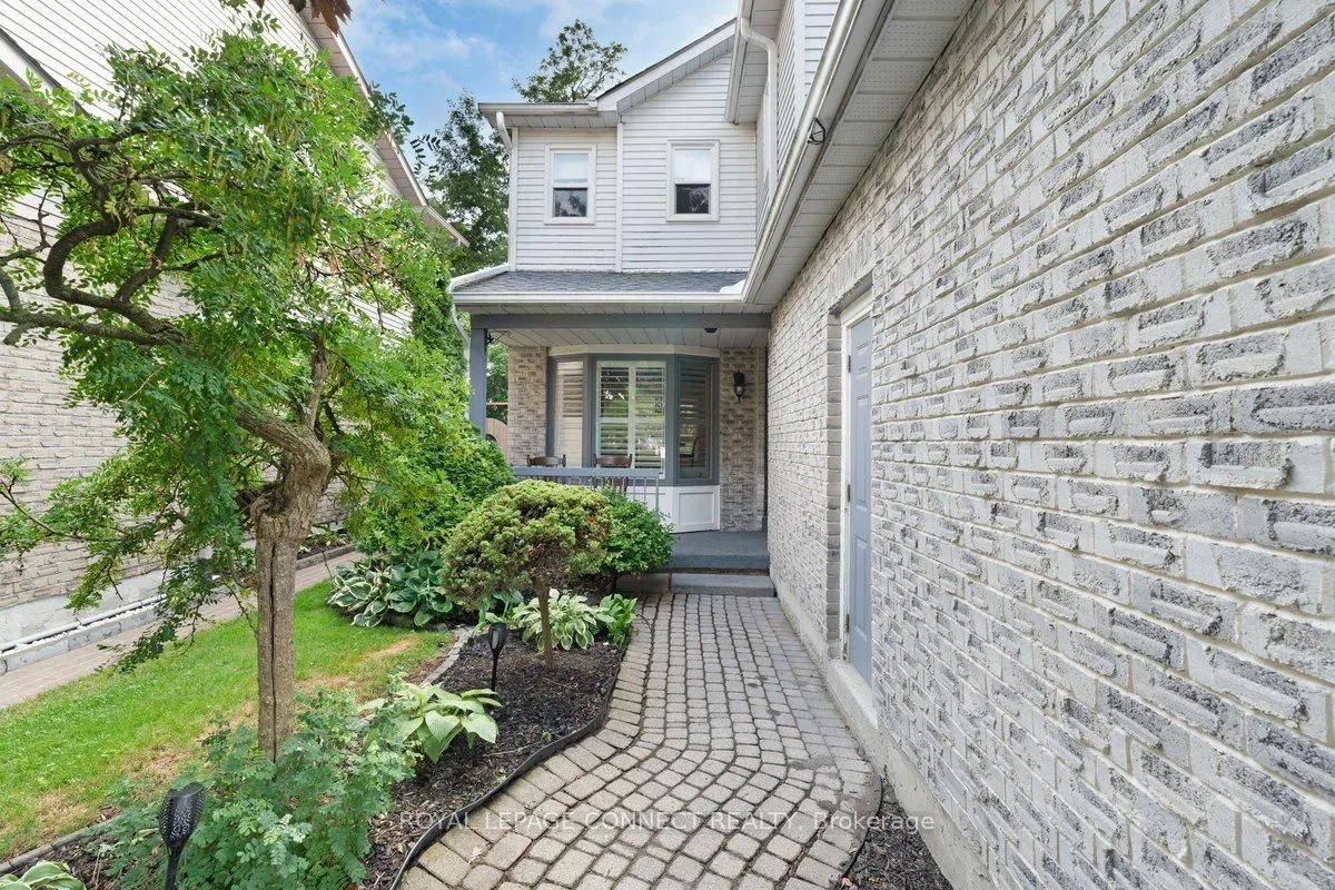 54 Parklawn Drive W