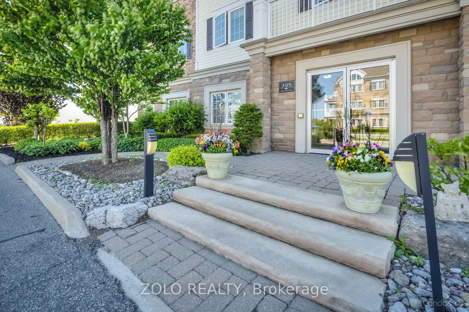 395 Lakebreeze Drive, #301