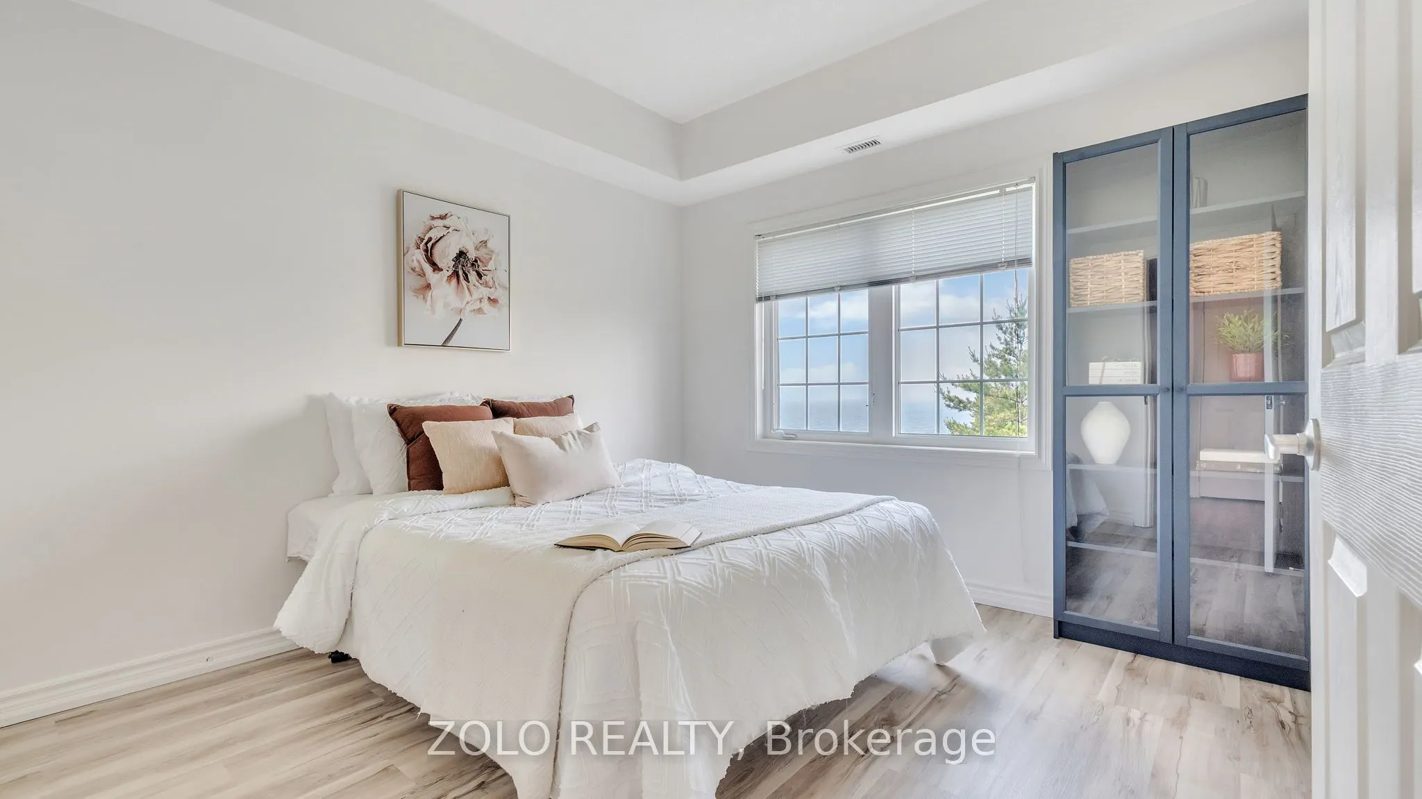 395 Lakebreeze Drive, #301