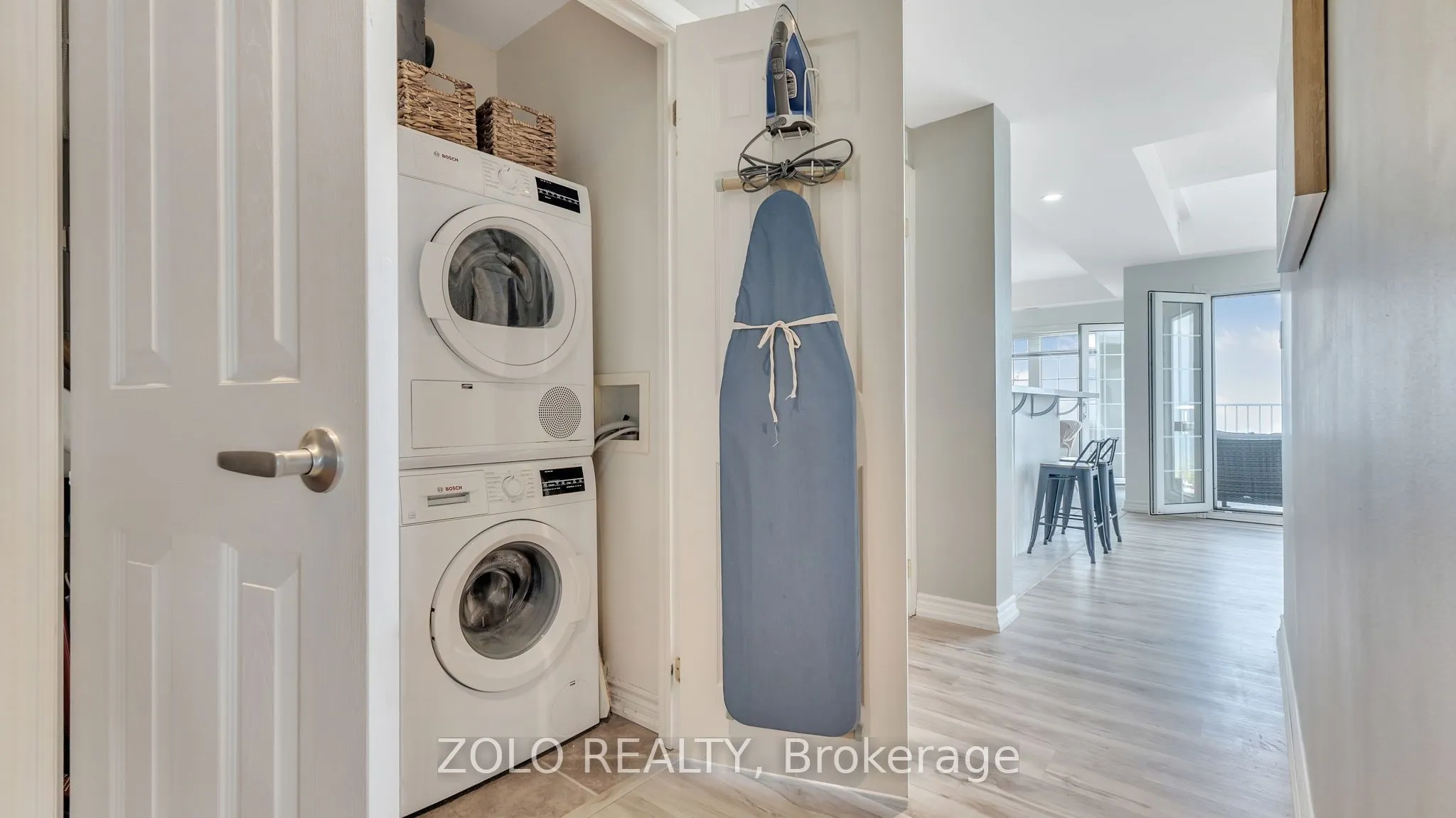 395 Lakebreeze Drive, #301