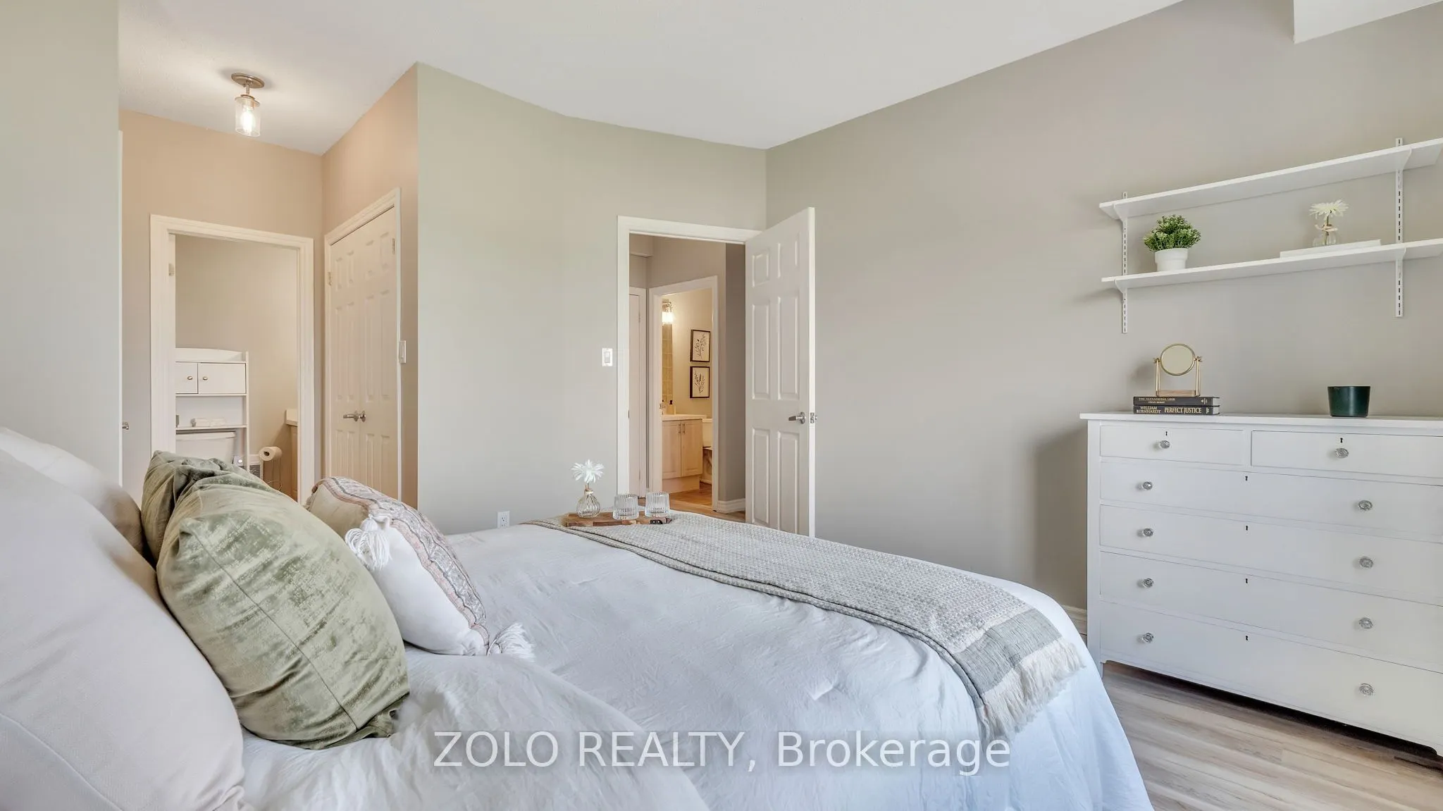 395 Lakebreeze Drive, #301