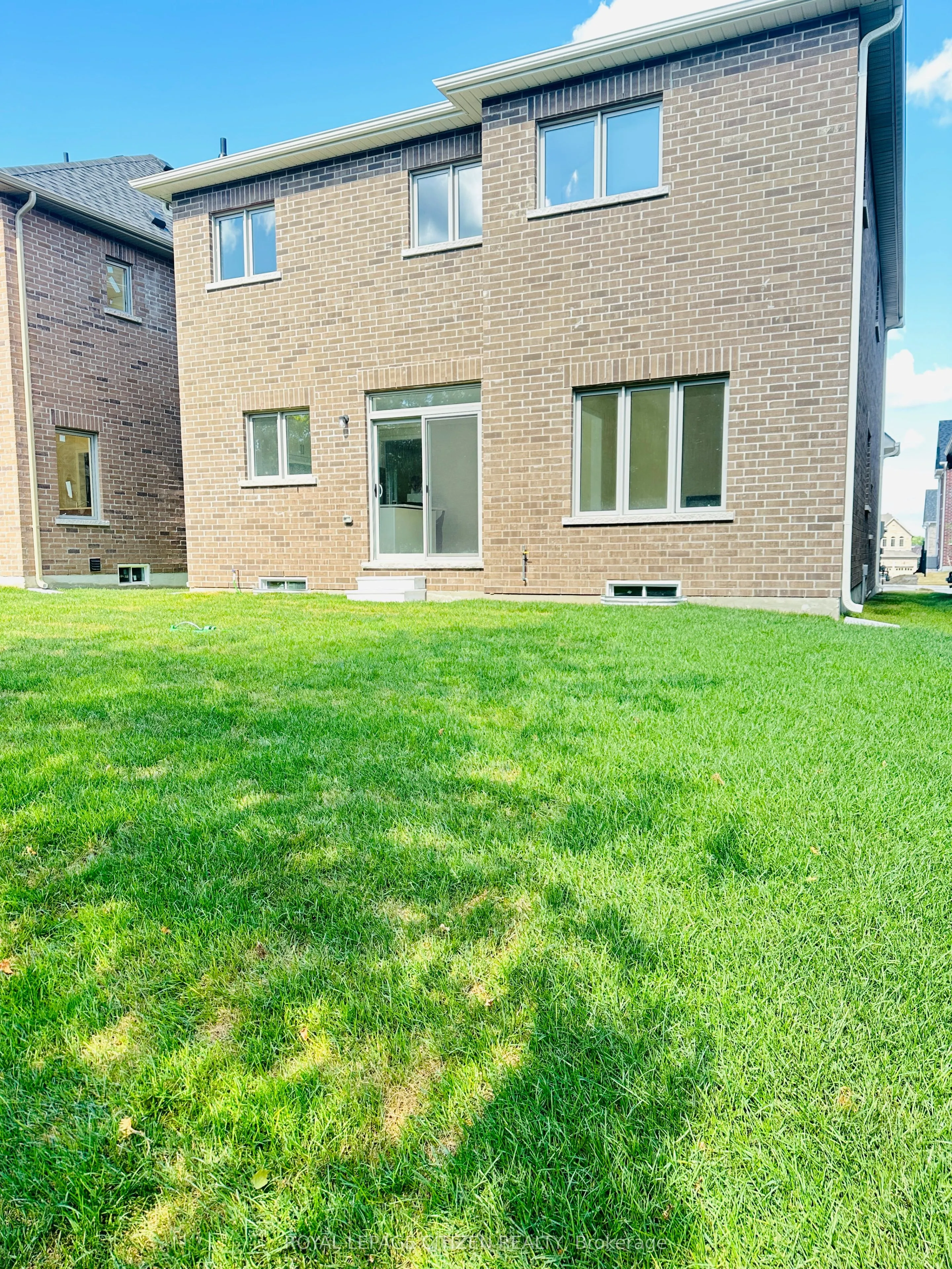 98 North Garden Boulevard W